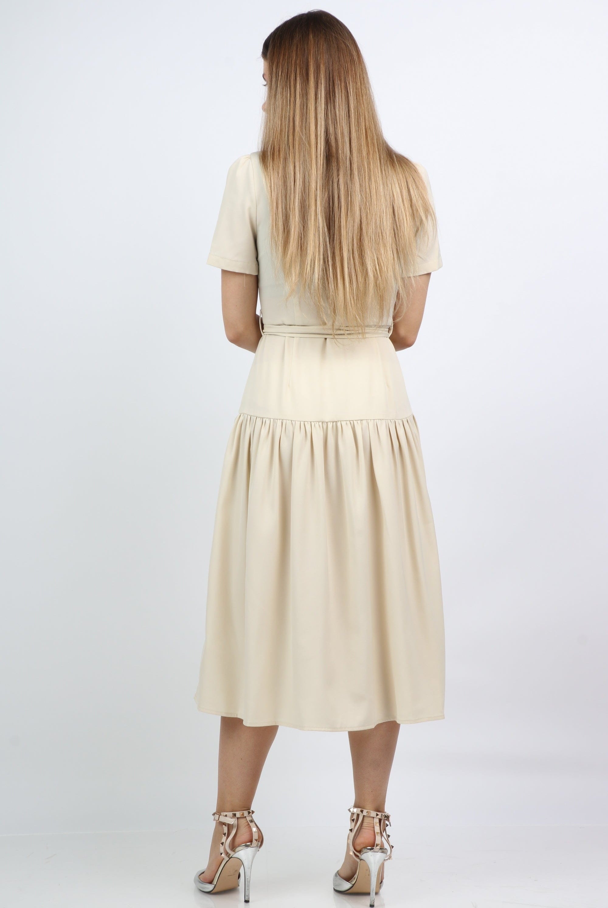 نتشي فستان ميدي قميص بياقة وربطة خصر بكم قصير