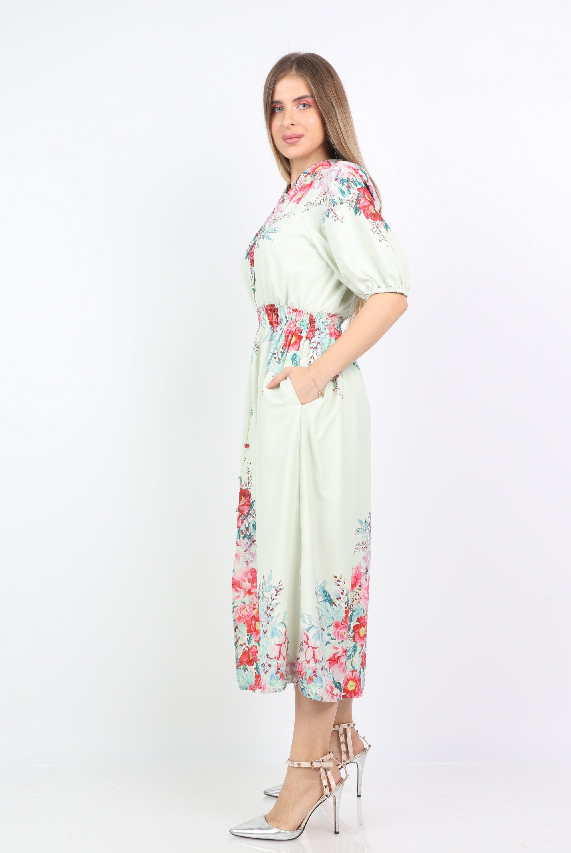 نتشي فستان ميدي بخصر مطاط بنمط ورود كم قصير