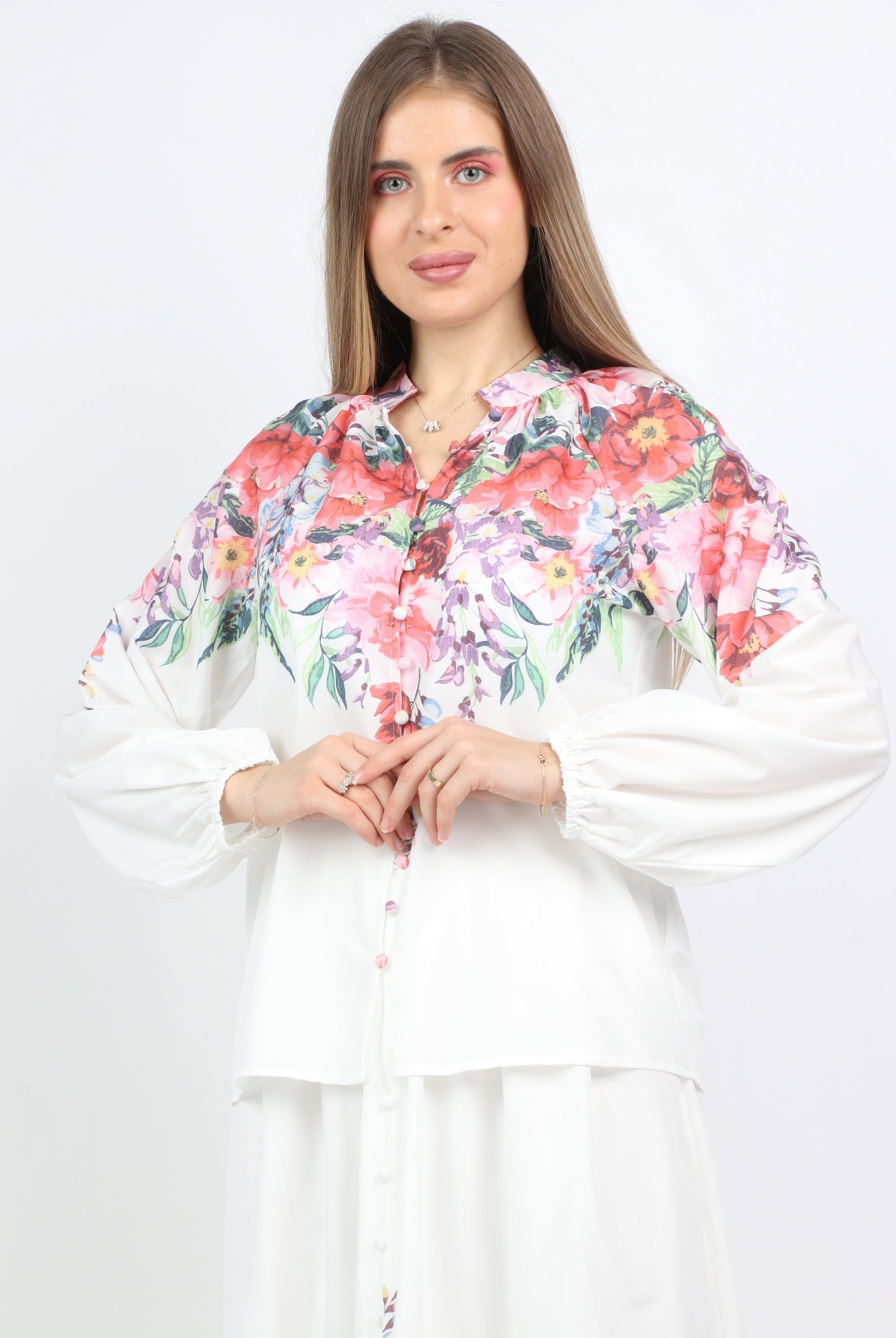 نتشي بلوزة مزهرة من الصدر بأزرار أمامية كم طويل منفوخ نسائي