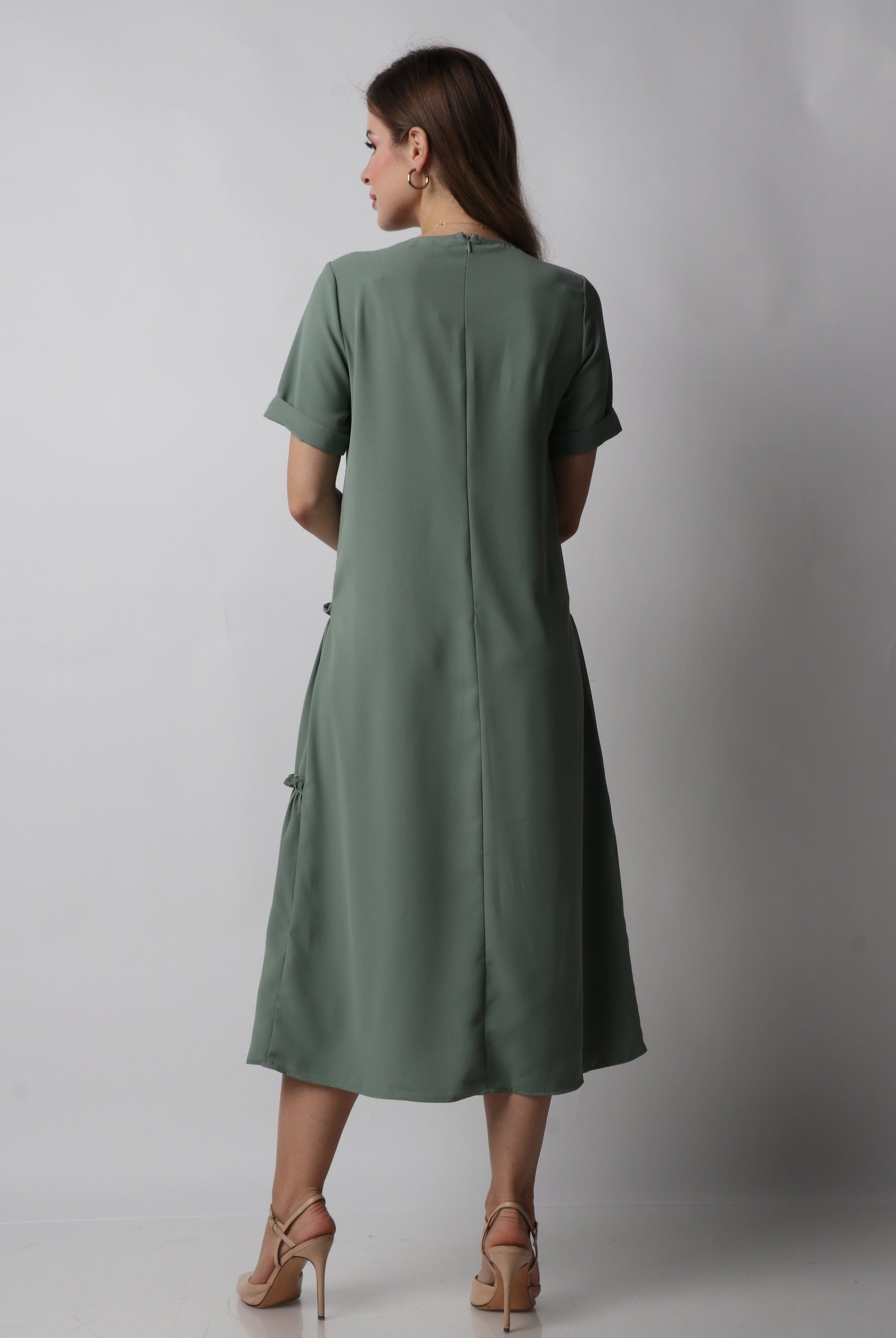 نتشي فستان ميدي منفوش من تحت بكم قصير