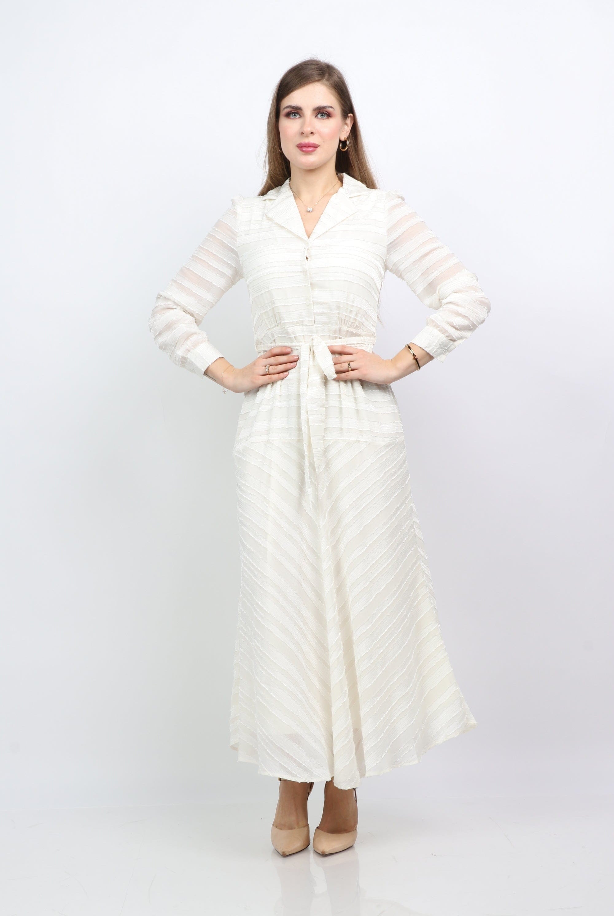 نتشي فستان طويل مضلع برباط خصر بفتحة صدر سبعة كم طويل