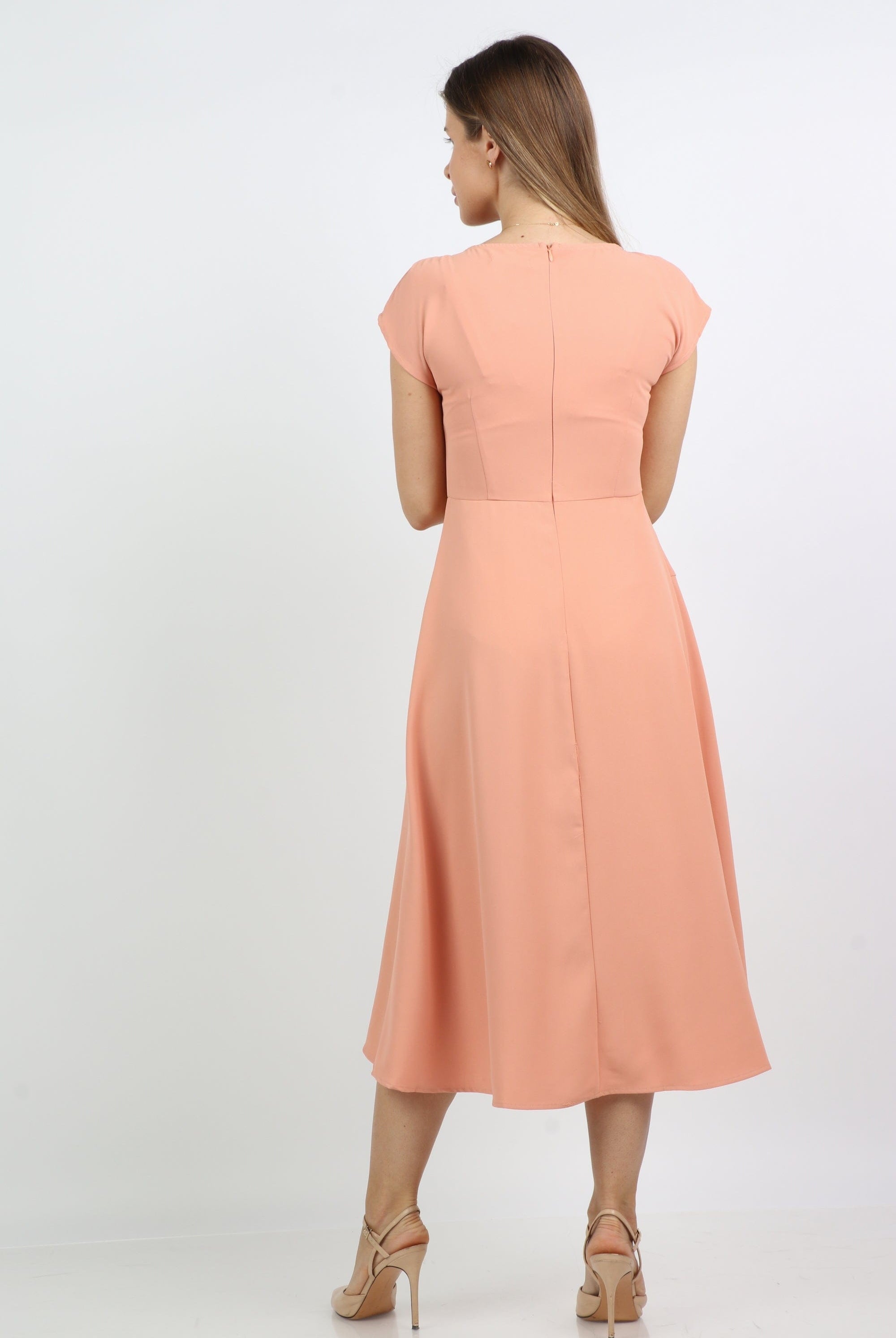 نتشي فستان ميدي سادة بكم قصير