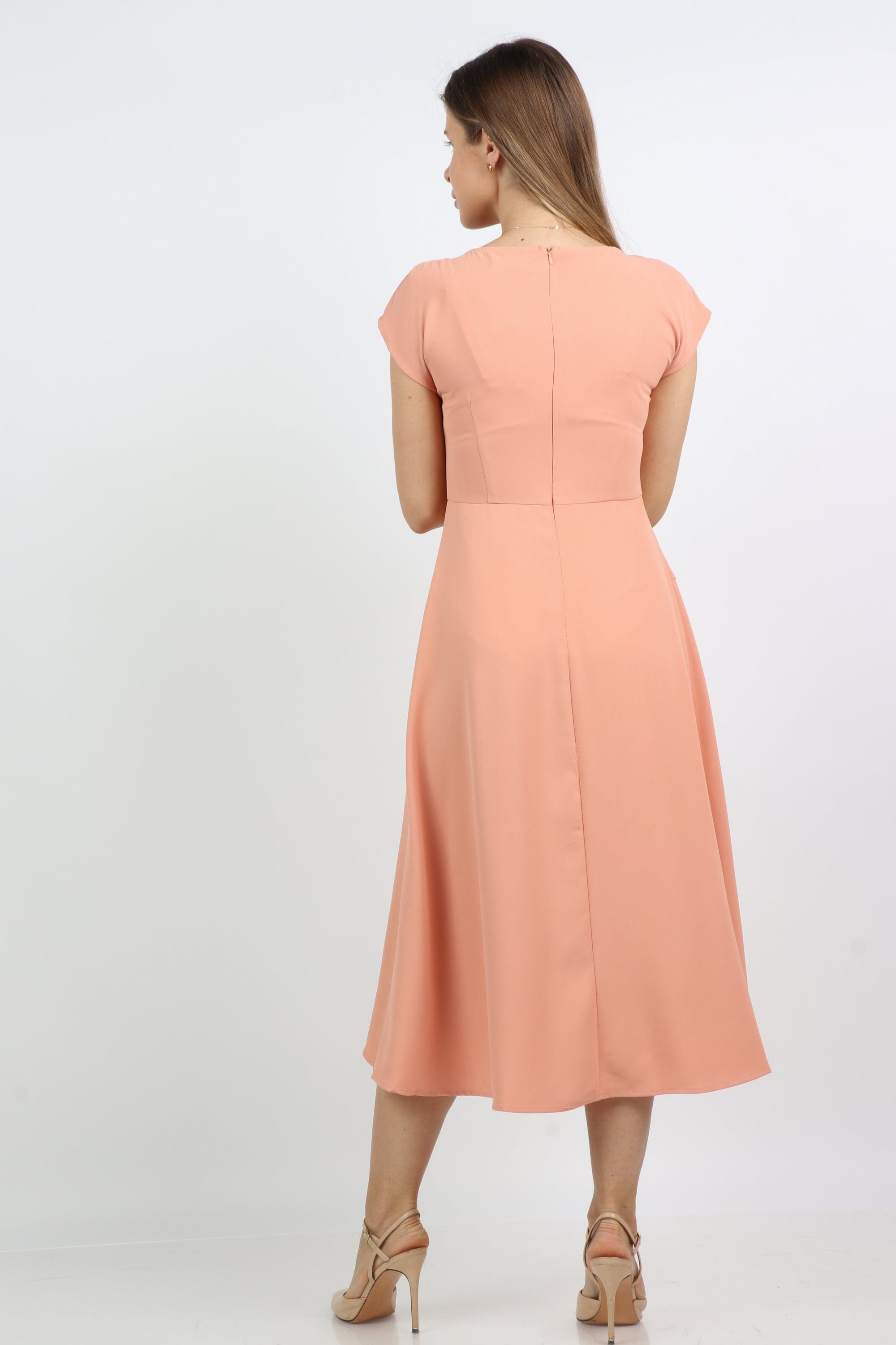 نتشي فستان ميدي سادة بكم قصير