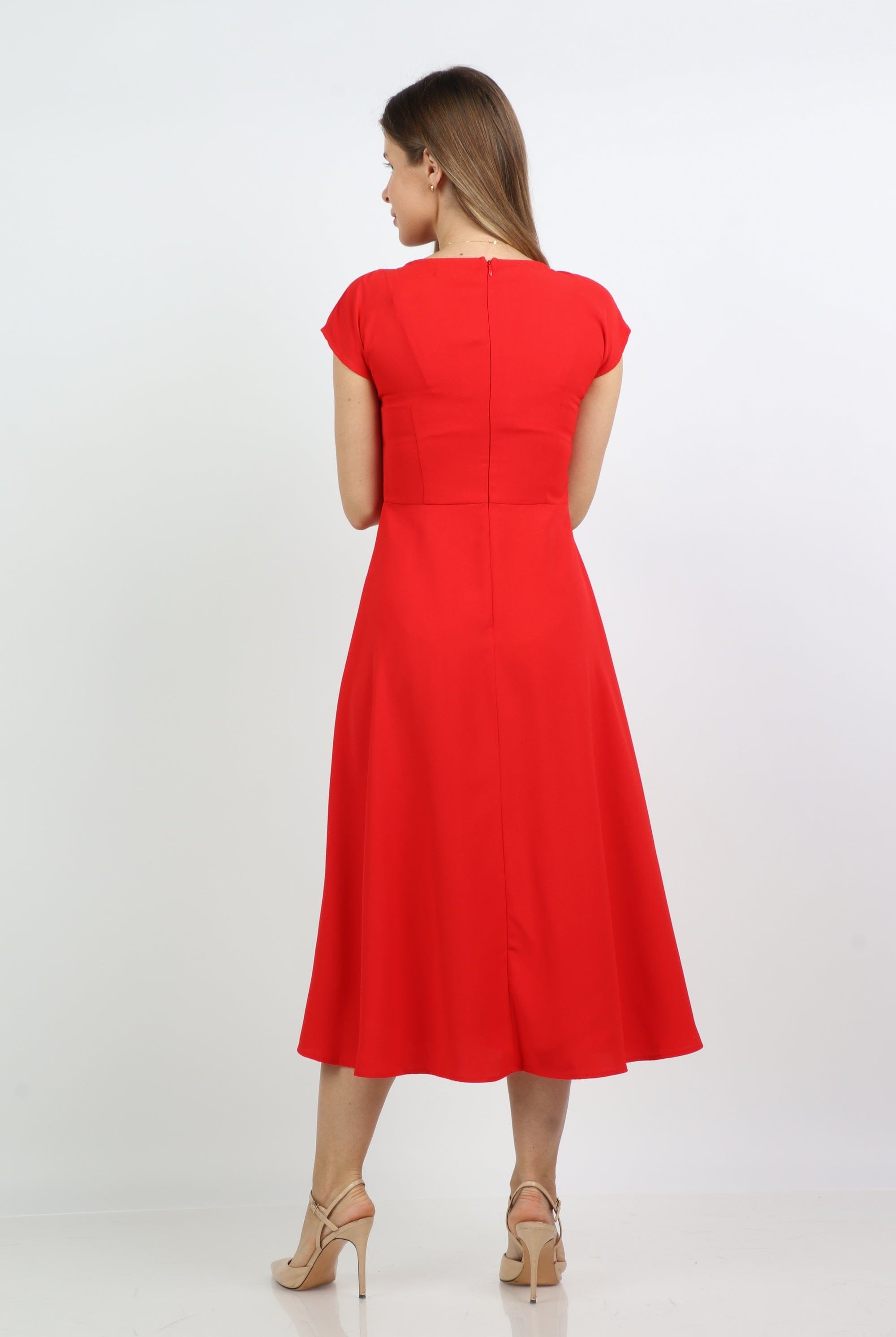 نتشي فستان ميدي سادة بكم قصير