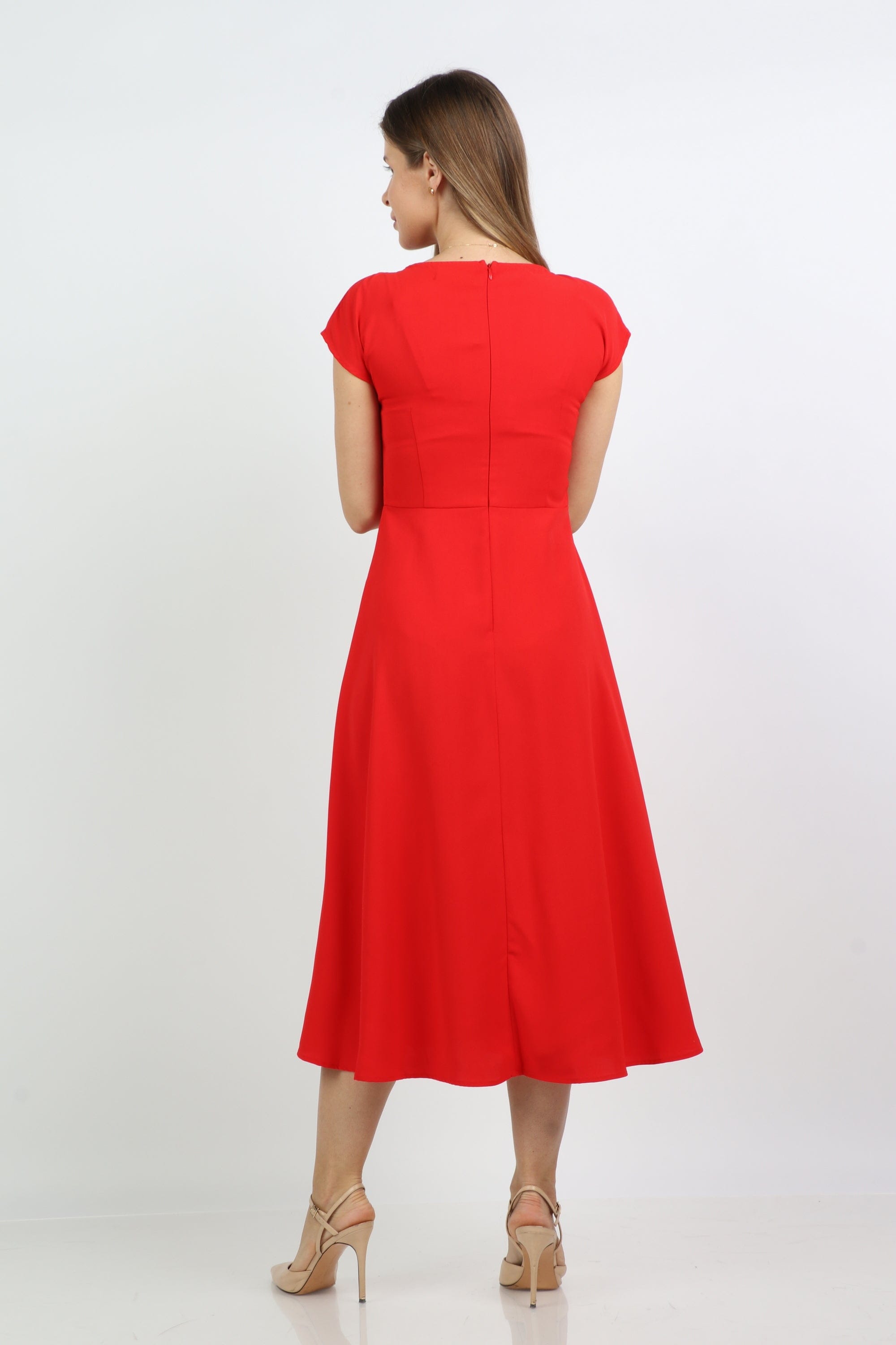 نتشي فستان ميدي سادة بكم قصير