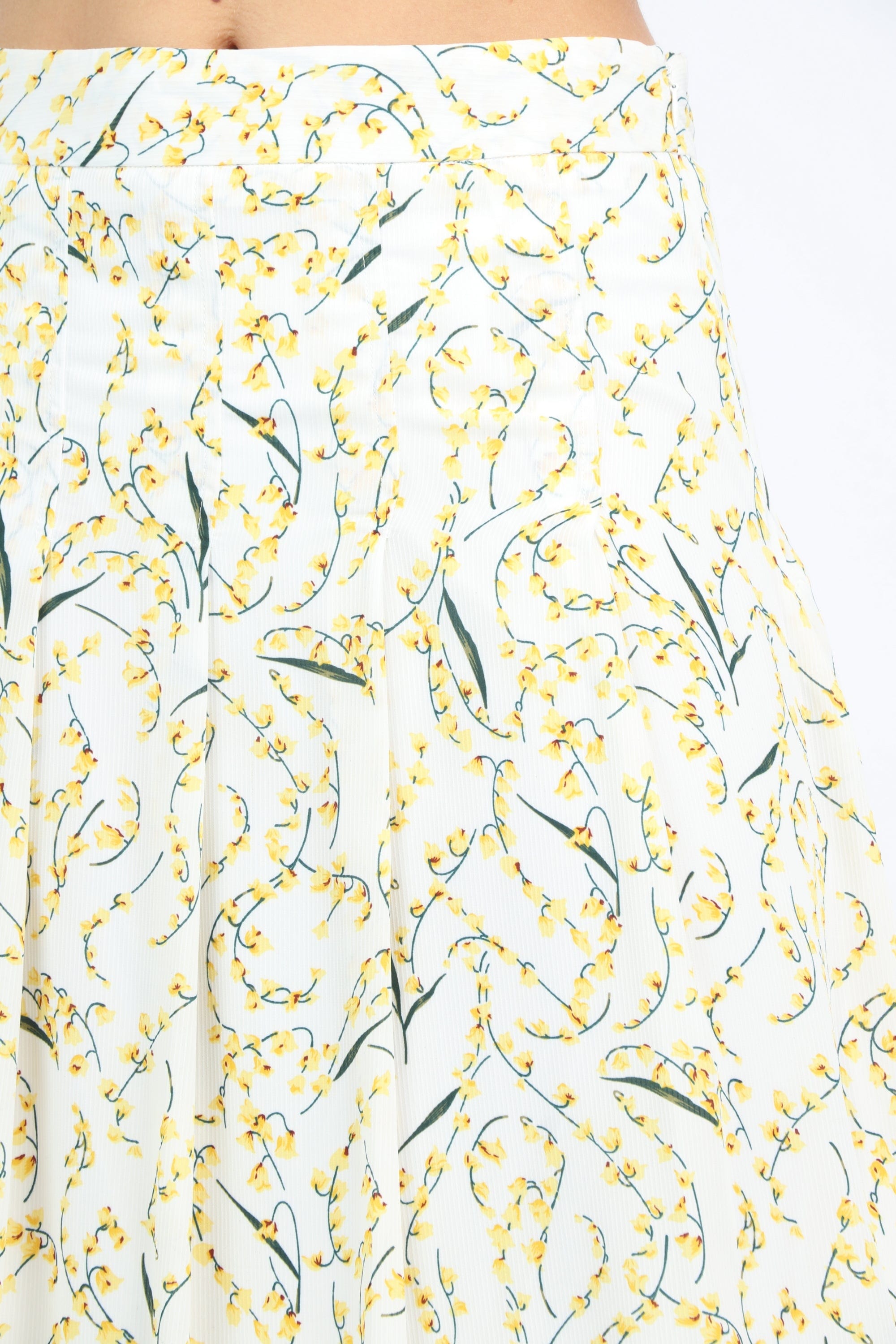 نتشي تنورة ميدي منقوشة بورود صغيرة ناعمة