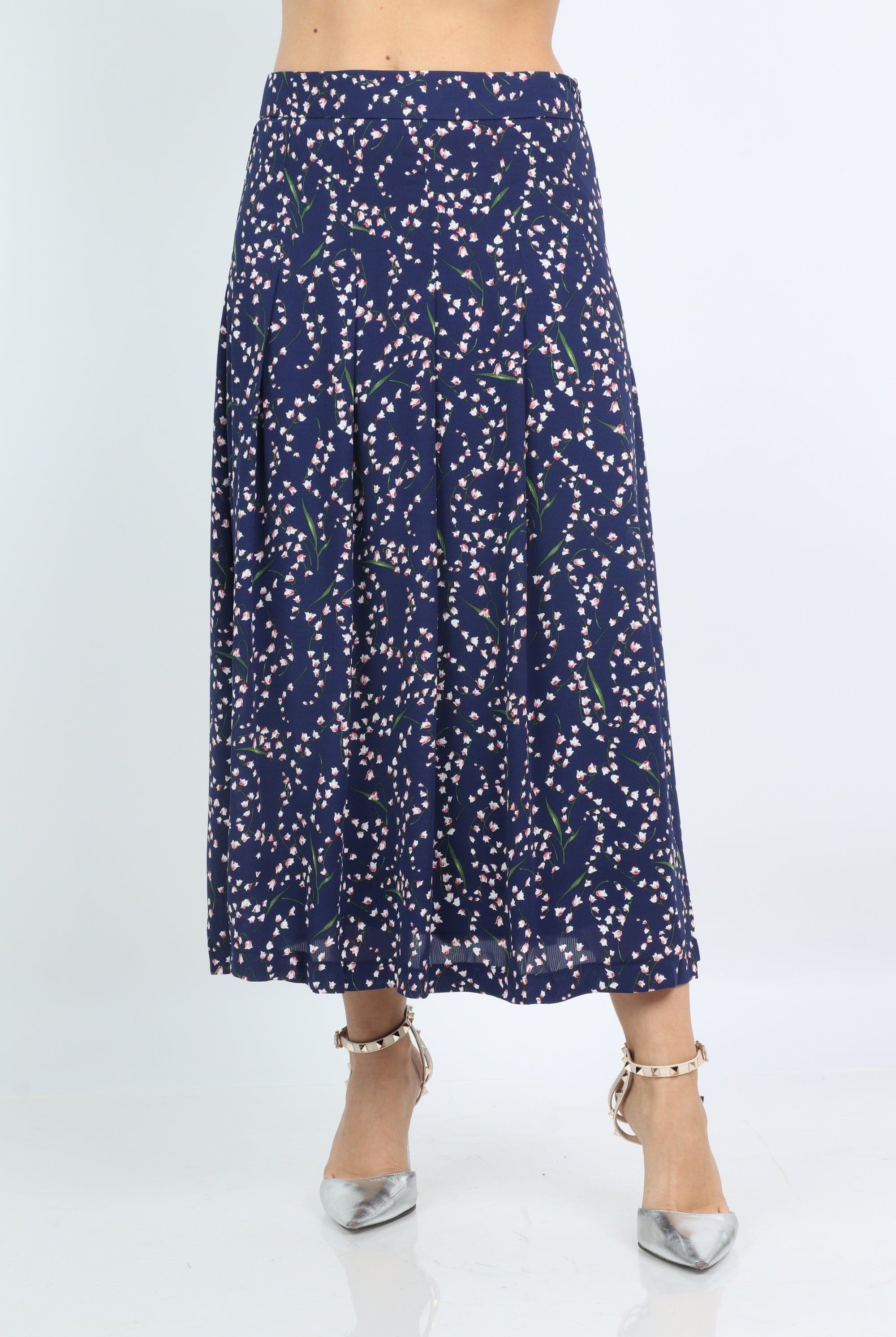 نتشي تنورة ميدي منقوشة بورود صغيرة ناعمة