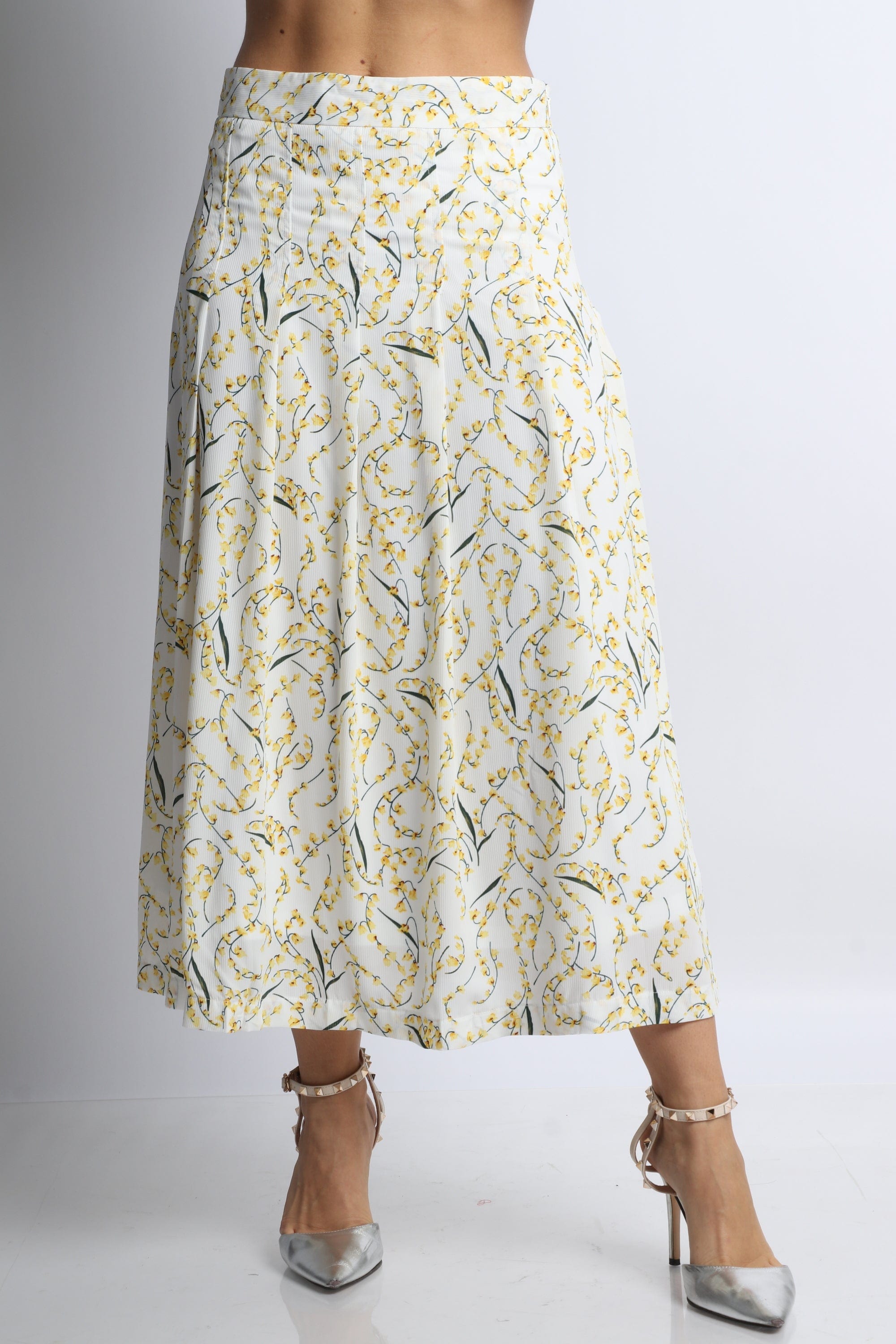 نتشي تنورة ميدي منقوشة بورود صغيرة ناعمة