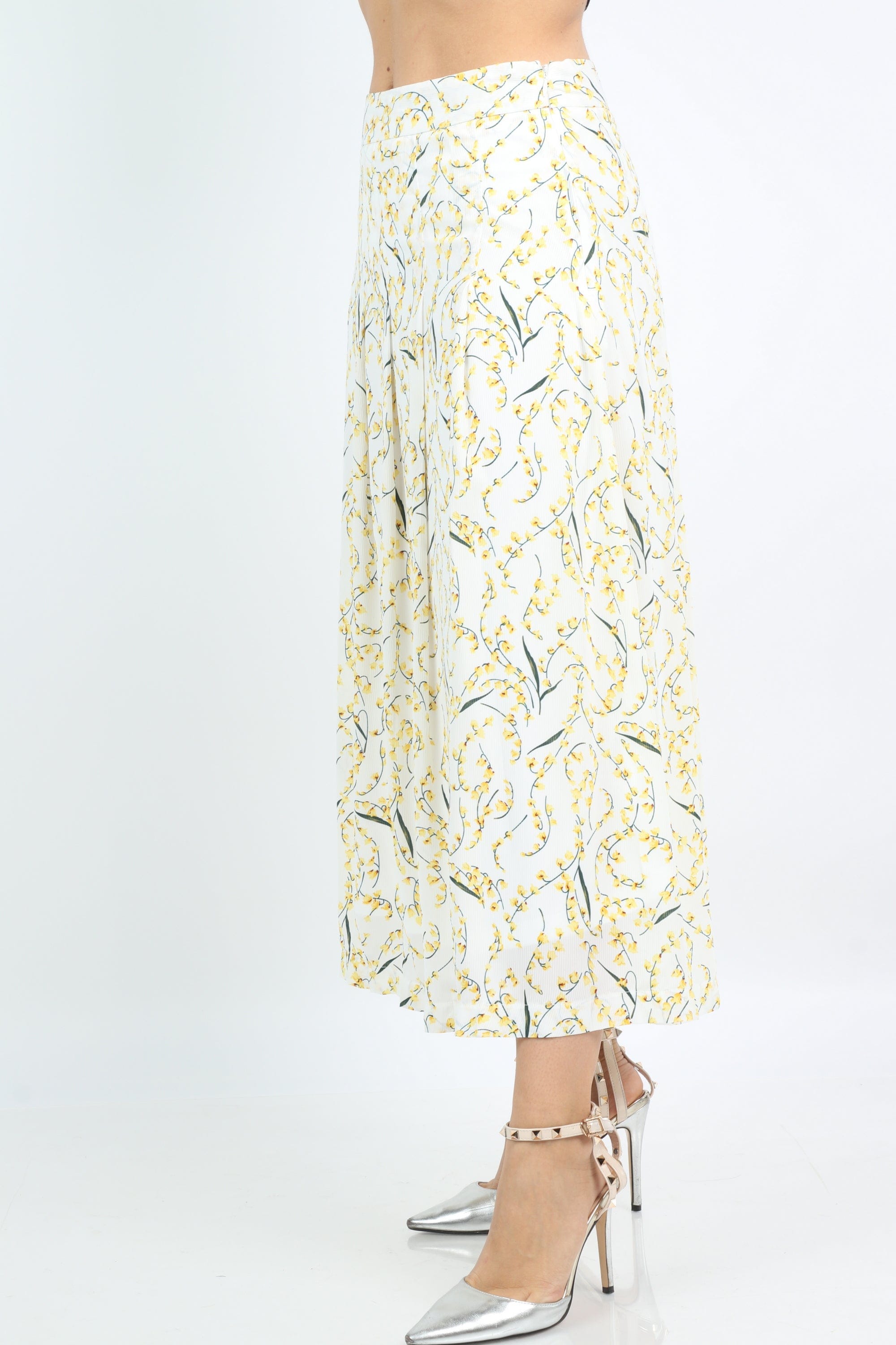 نتشي تنورة ميدي منقوشة بورود صغيرة ناعمة