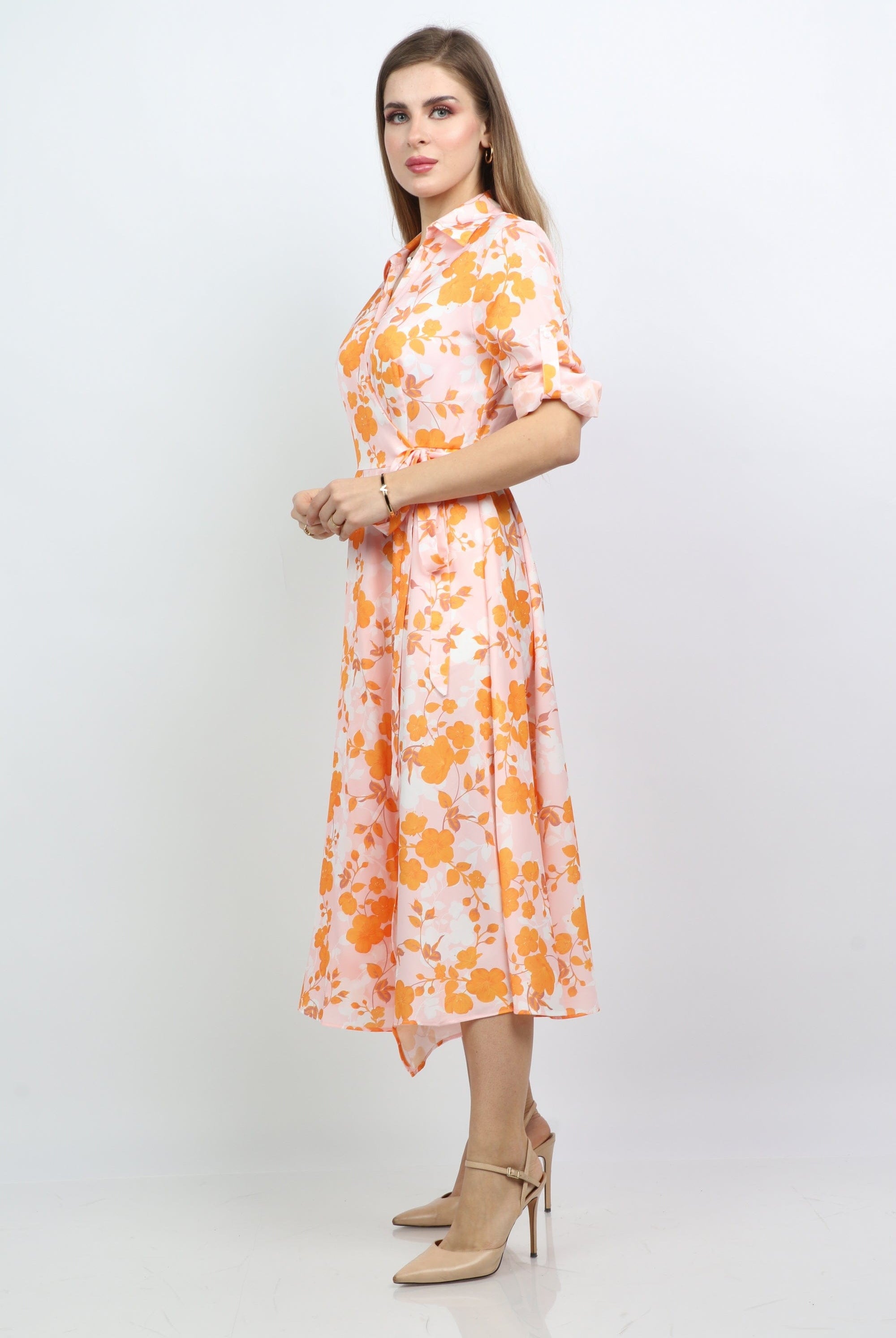 نتشي فستان ميدي لف مشجر نمط ورود بياقة كم قصير