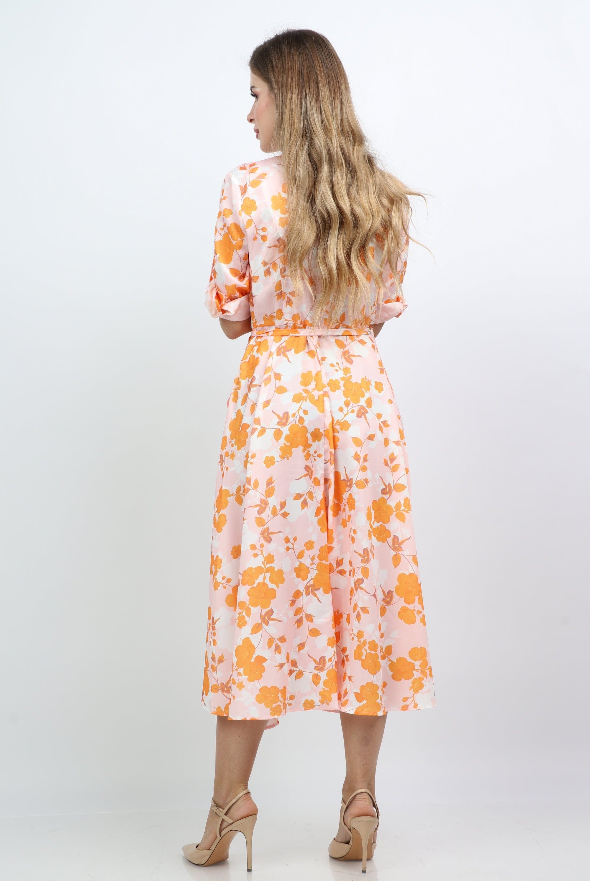 نتشي فستان ميدي لف مشجر نمط ورود بياقة كم قصير