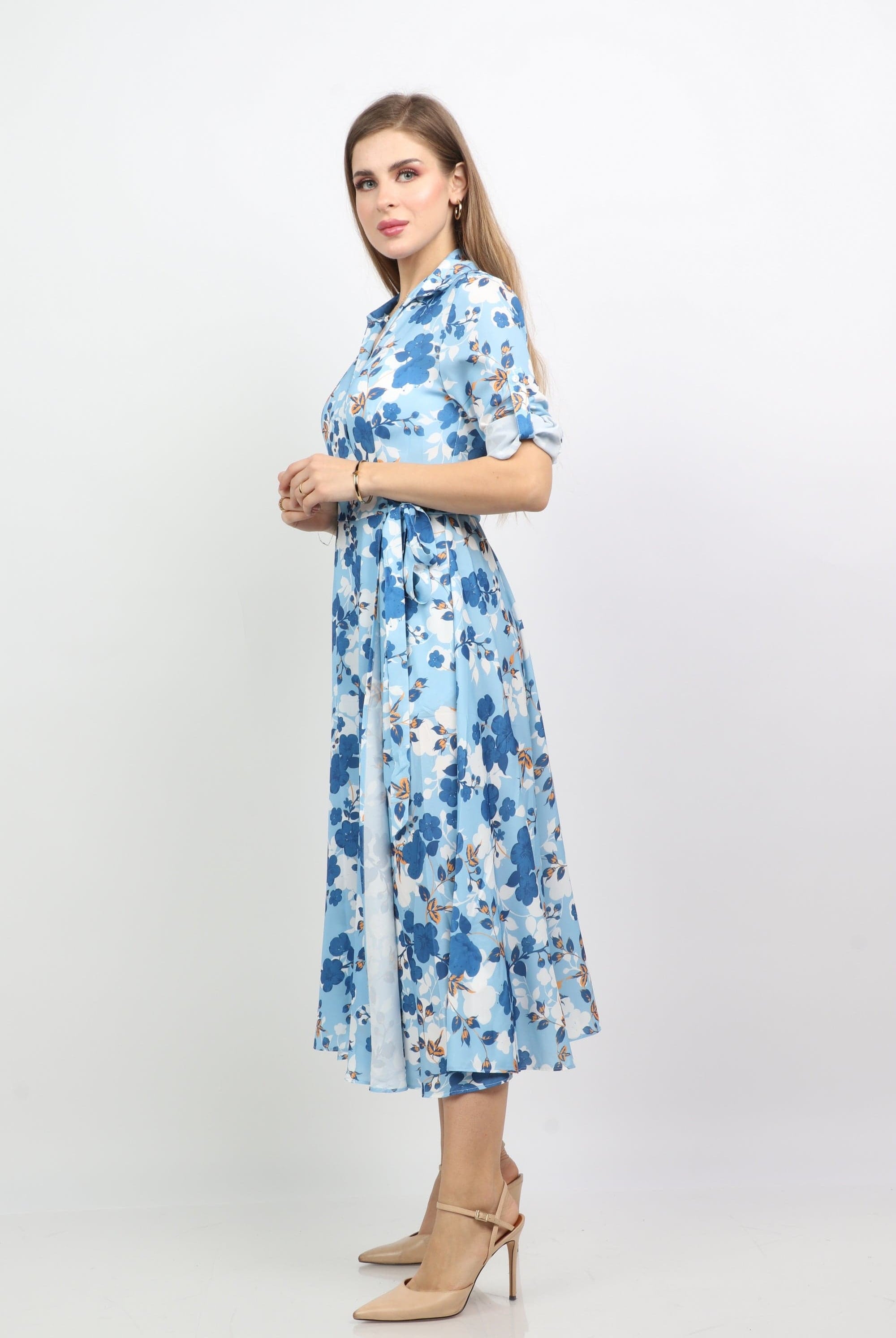 نتشي فستان ميدي لف مشجر نمط ورود بياقة كم قصير