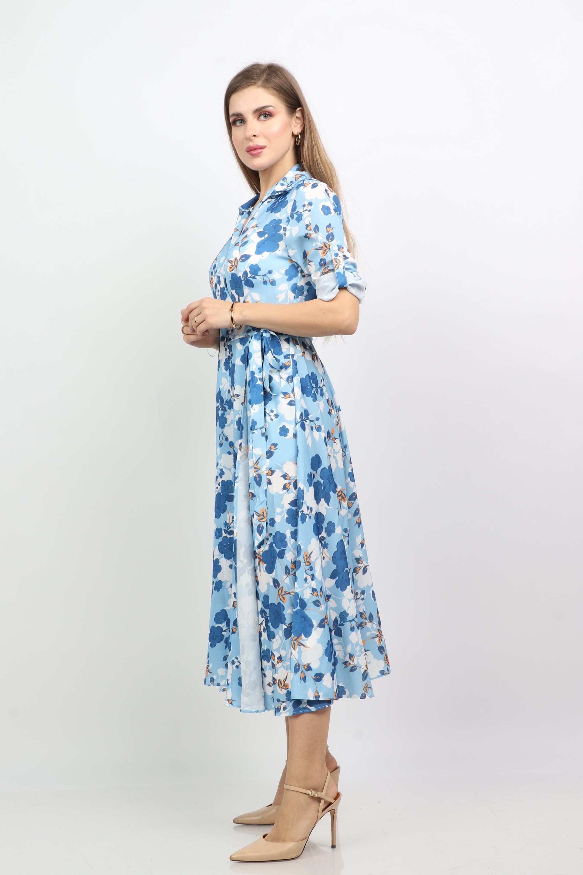 نتشي فستان ميدي لف مشجر نمط ورود بياقة كم قصير