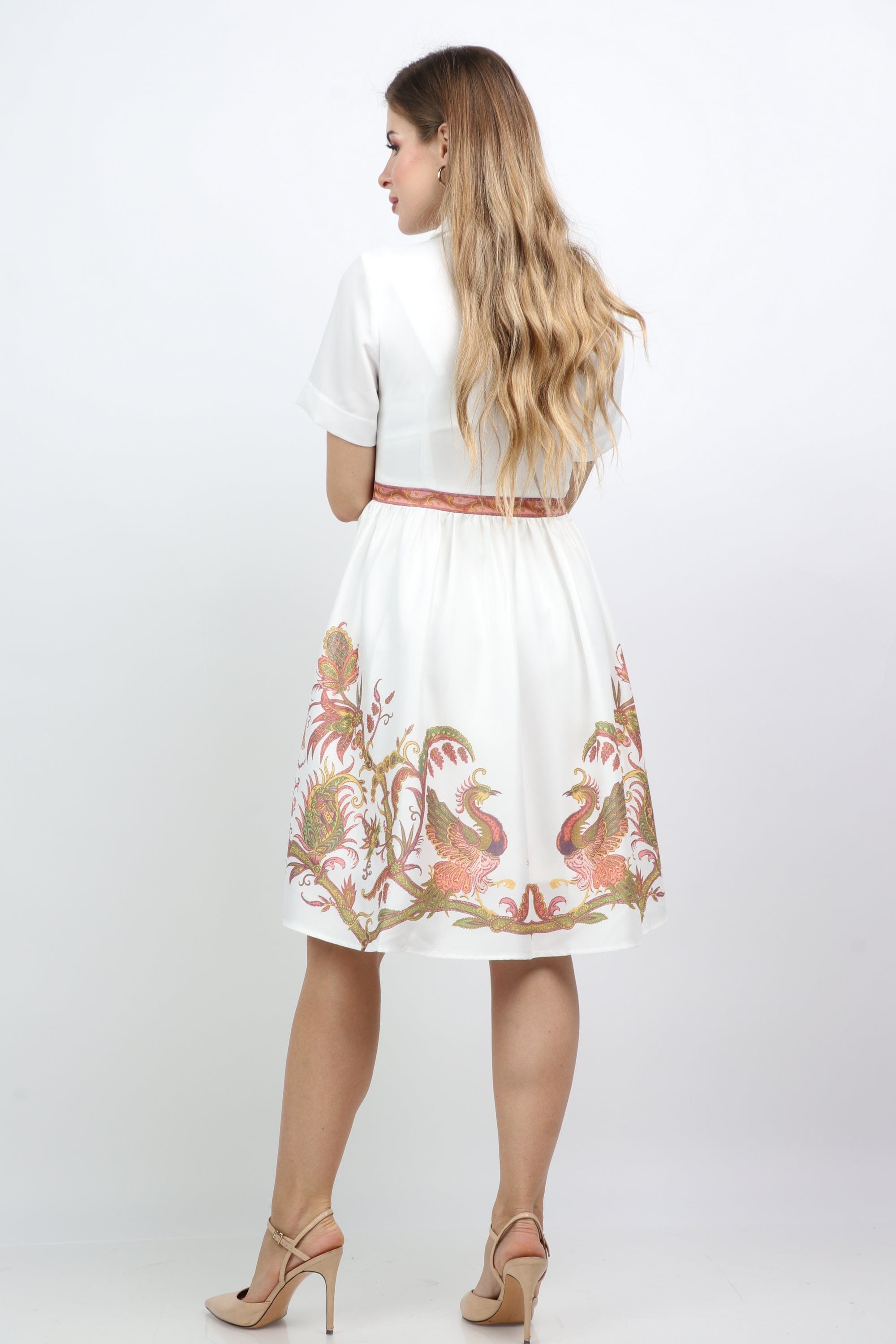 نتشي فستان قصير منفوش مشجر