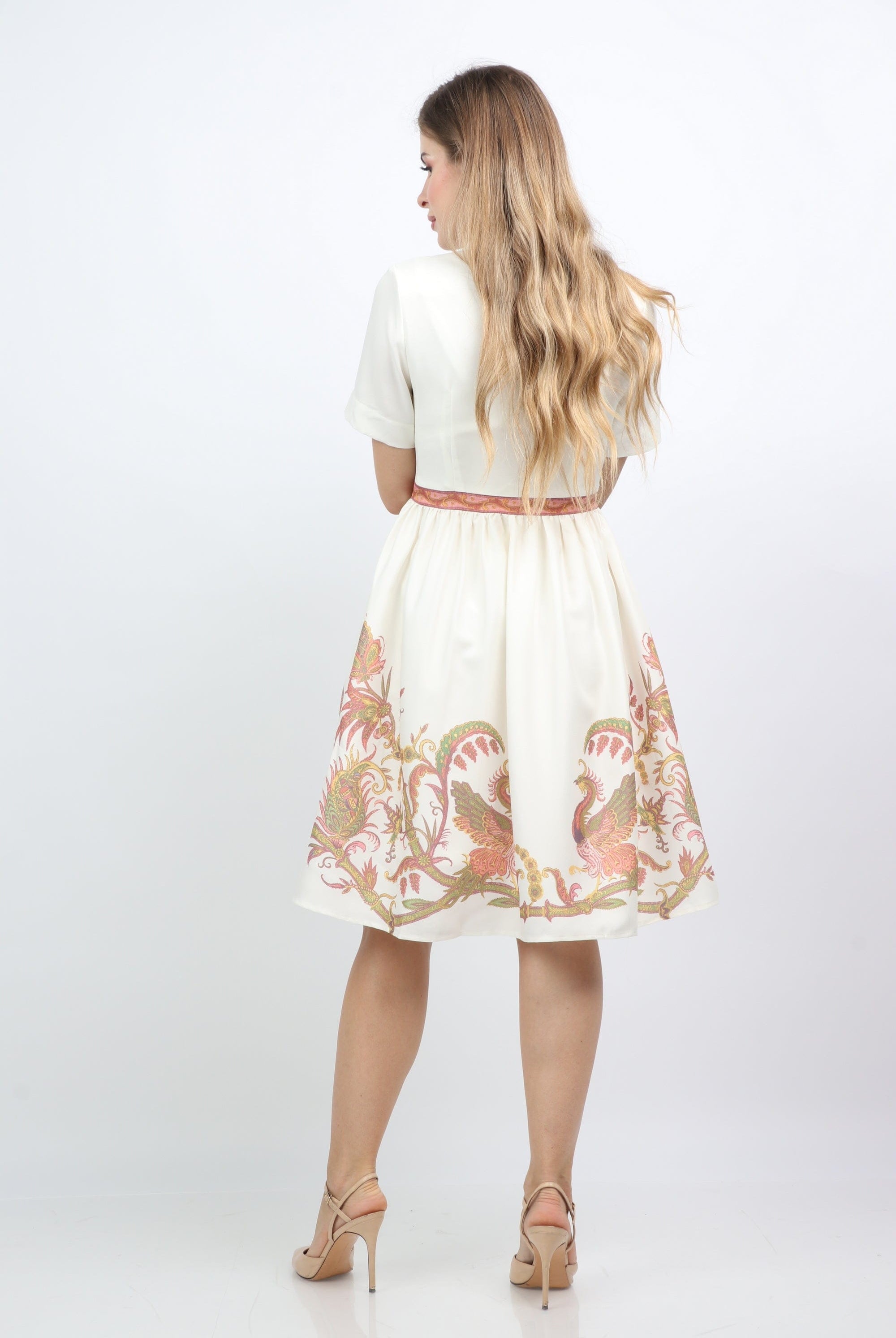 نتشي فستان قصير منفوش مشجر