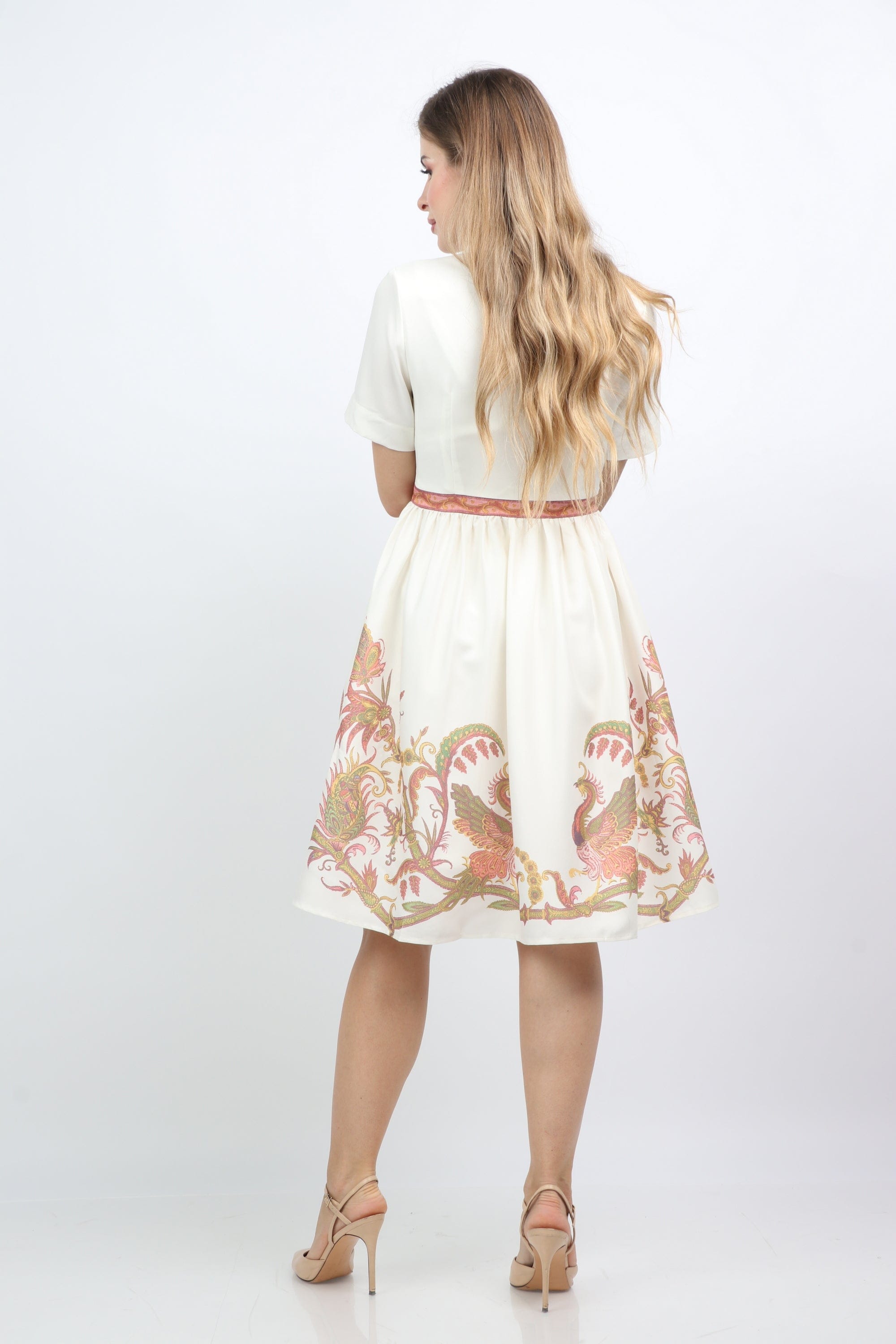 نتشي فستان قصير منفوش مشجر