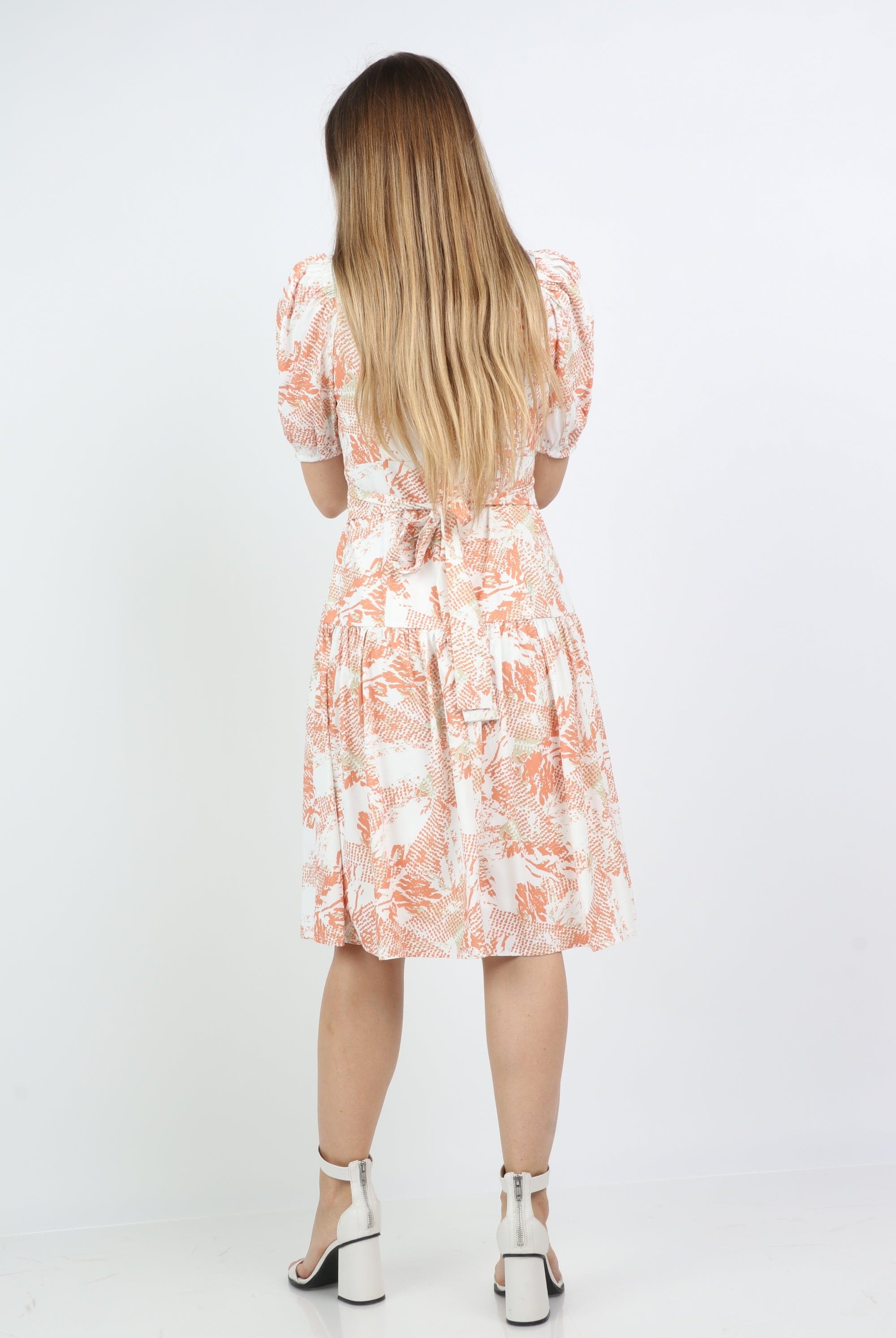 نتشي فستان منقوش ميدي كم قصير