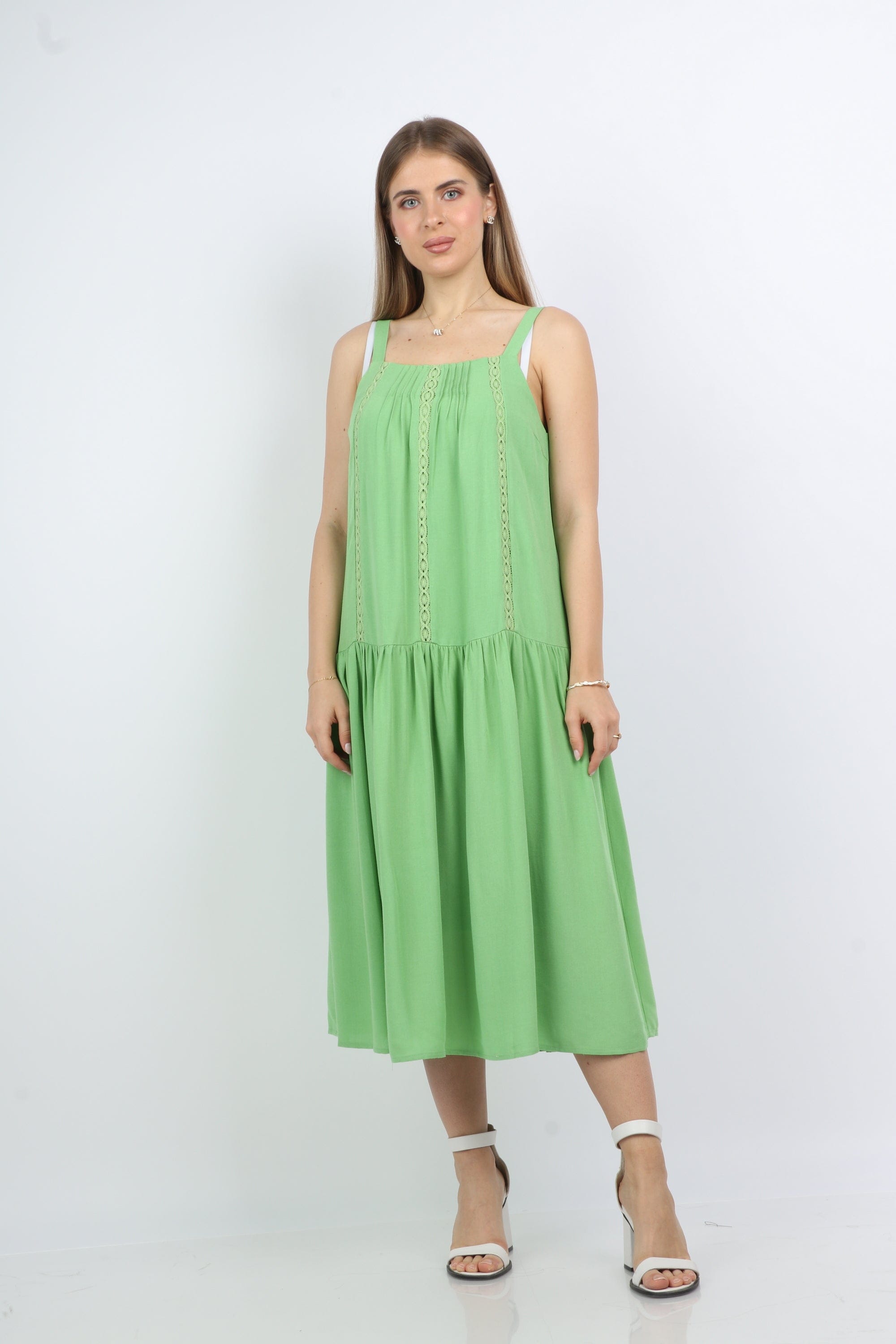 نتشي فستان ميدي بحمالات عريضة مزين بدانتيل