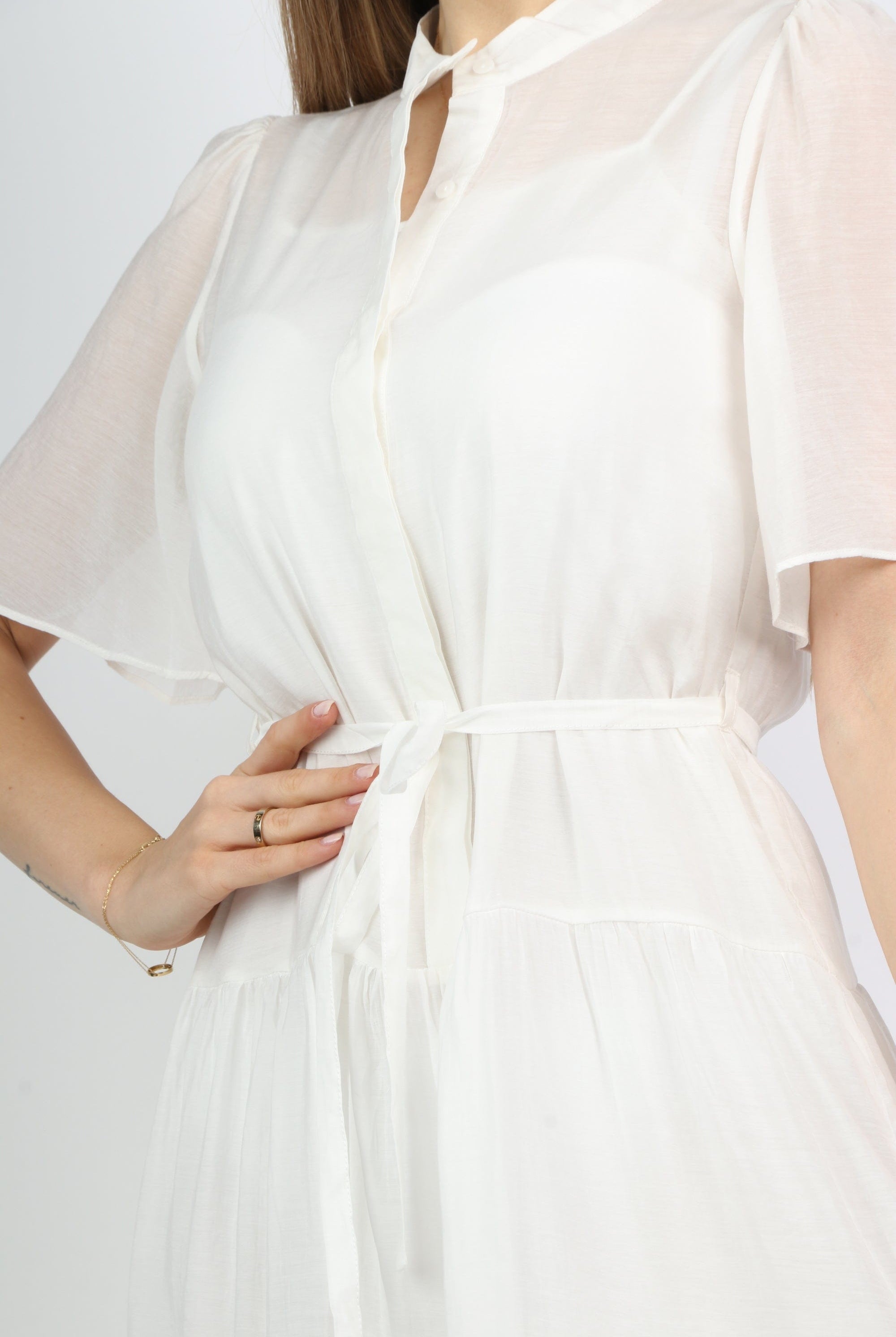 نتشي فستان ميدي واسع شفاف بأزرار أمامية كم فراشة قصير