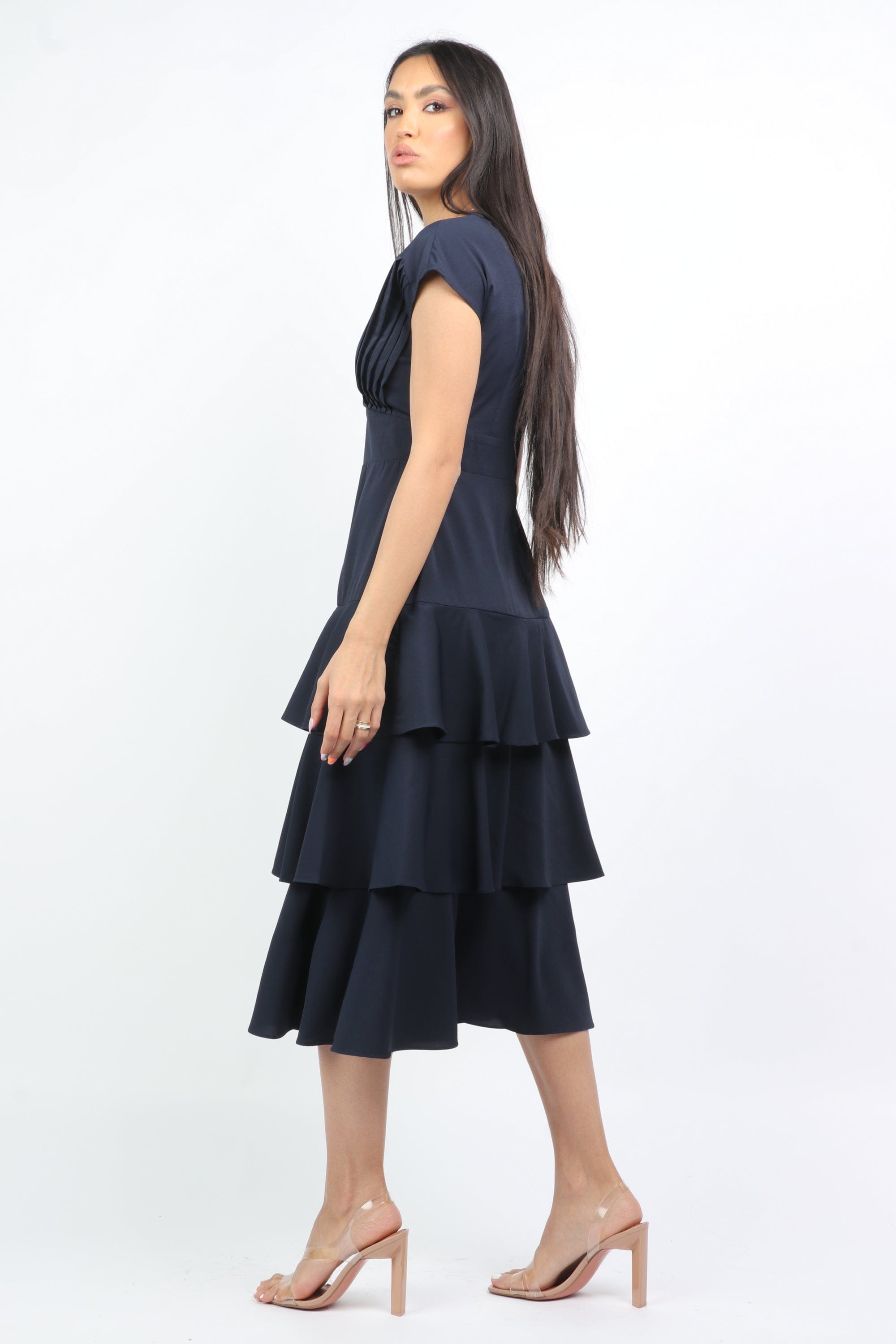 نتشي فستان ميدي مكشكش من الأسفل بيليسيه عند الصدر بدون كم