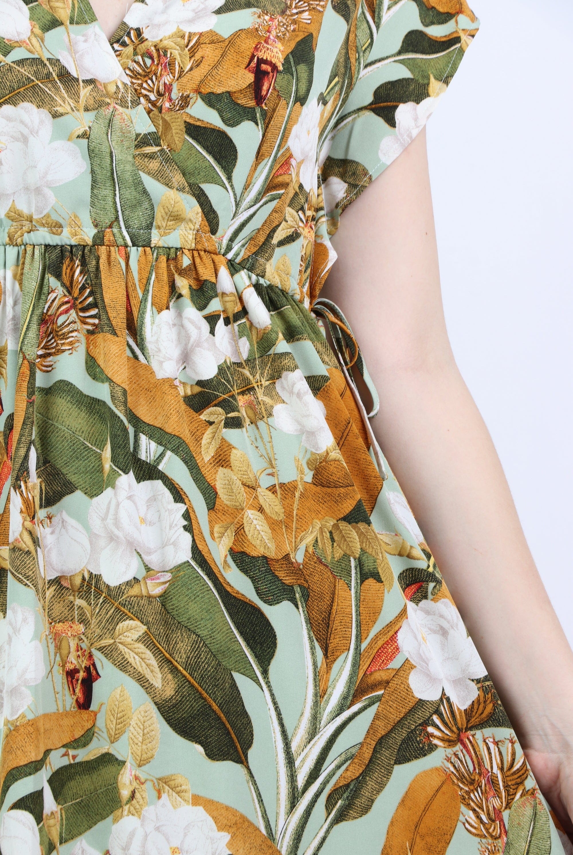 نتشي فستان ميدي مشجر واسع من تحت بكم قصير