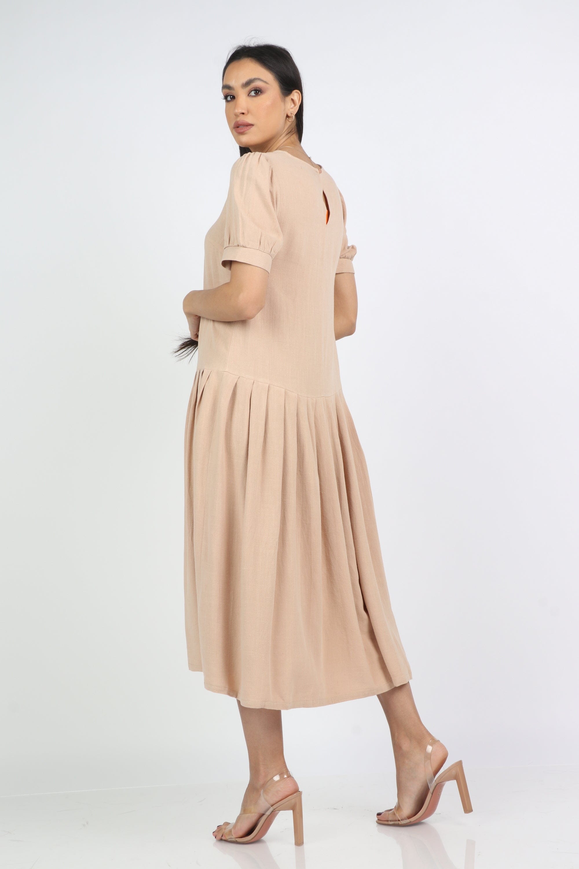 نتشي فستان ميدي كلوش سادة بكم قصير