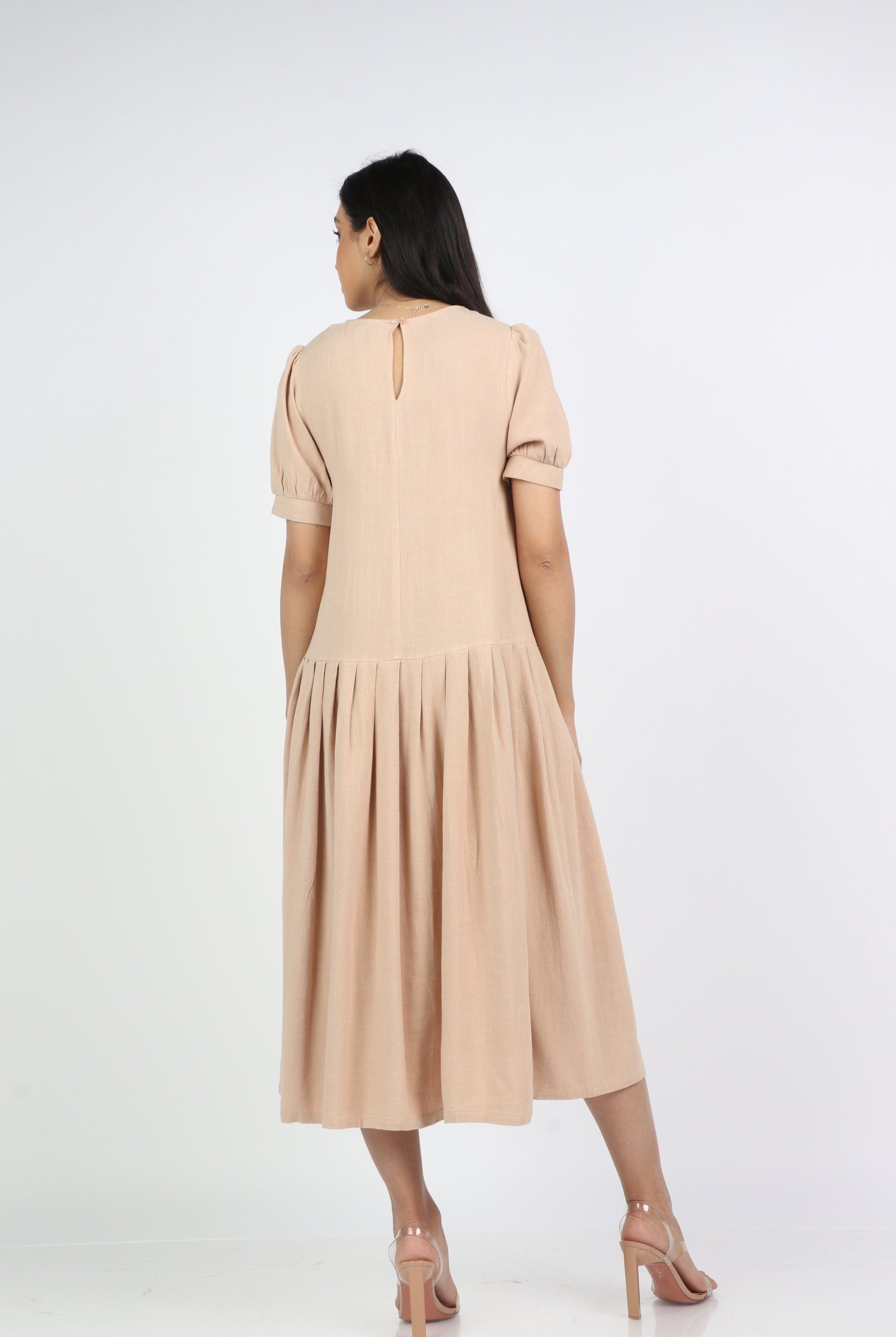 نتشي فستان ميدي كلوش سادة بكم قصير