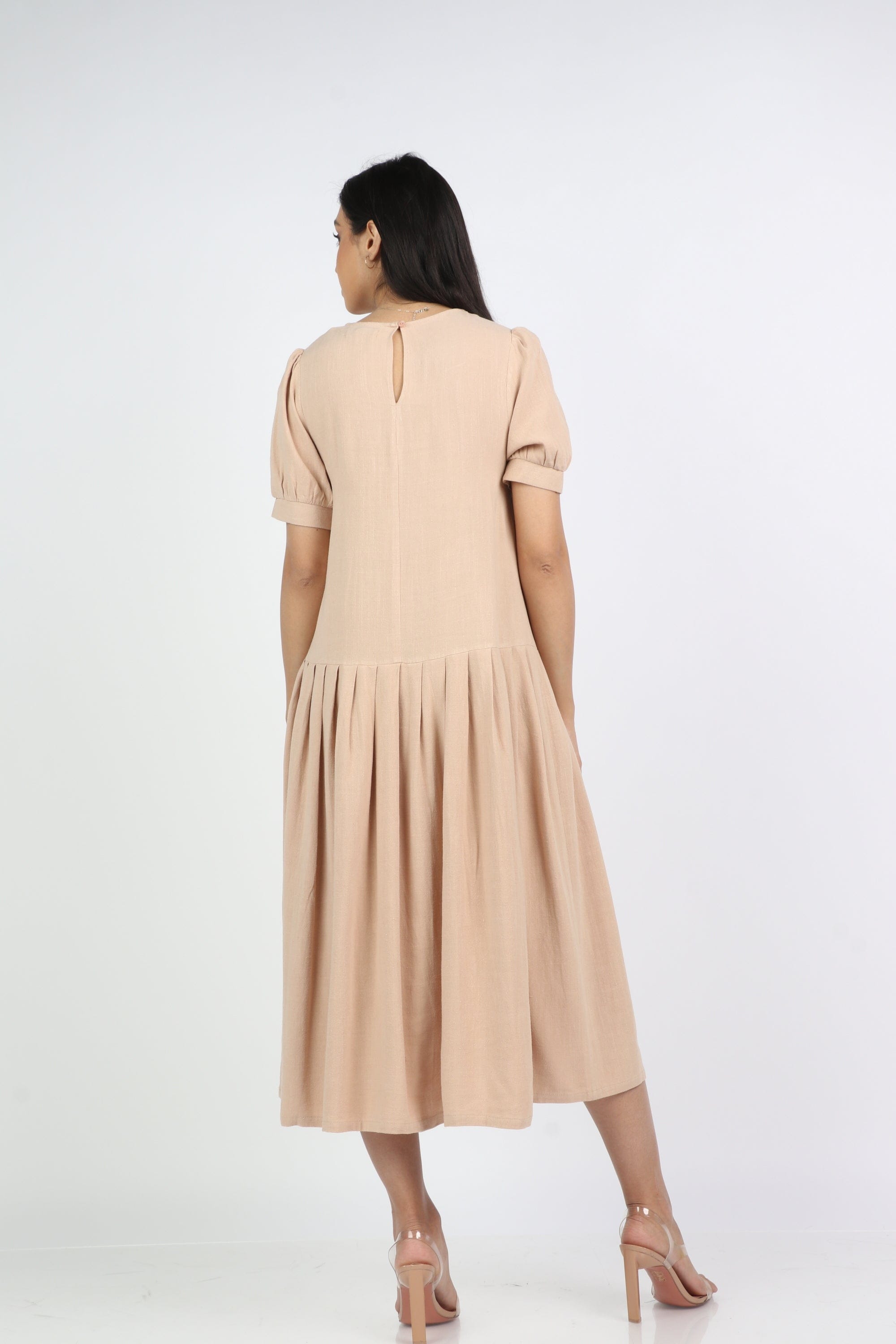 نتشي فستان ميدي كلوش سادة بكم قصير