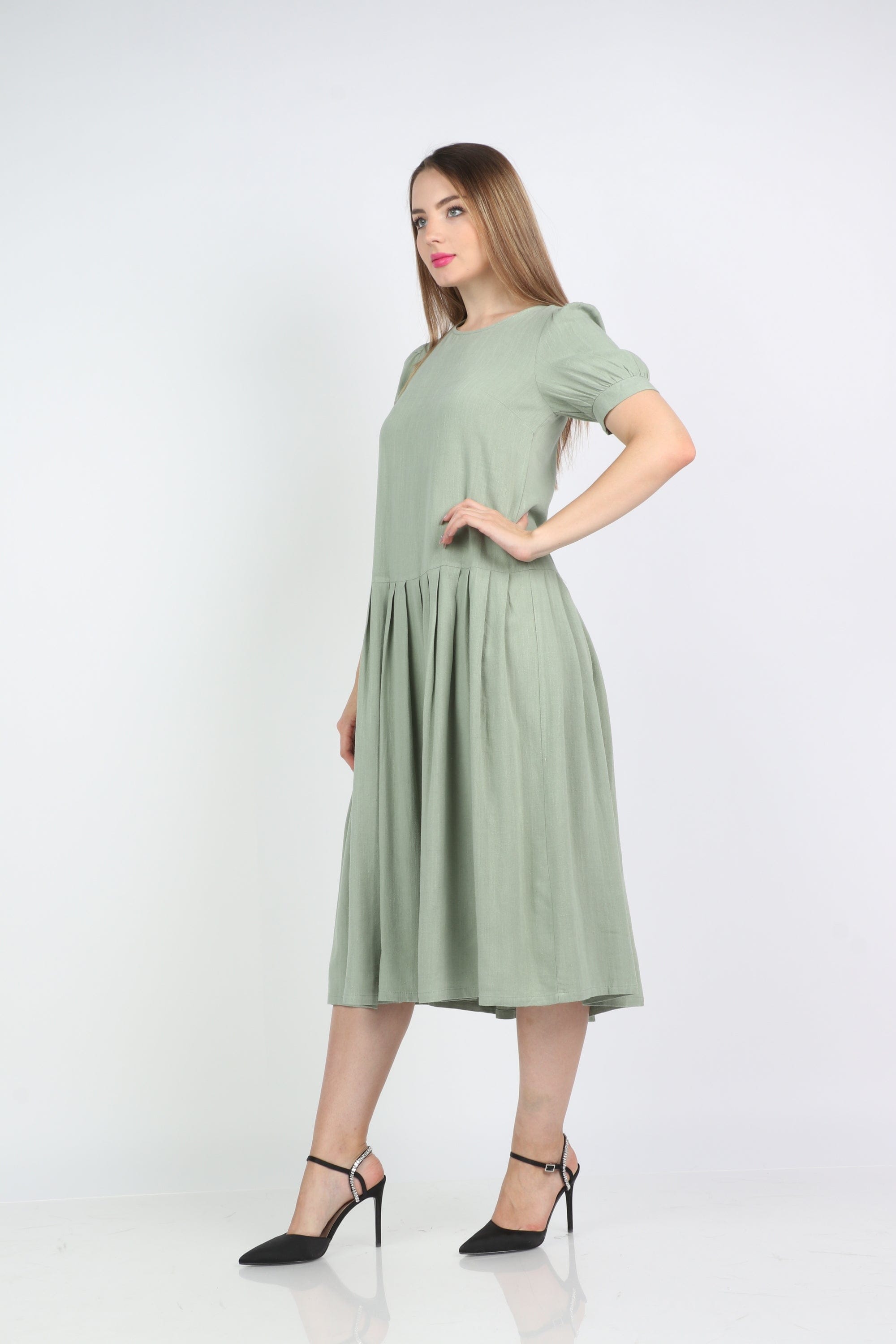 نتشي فستان ميدي كلوش سادة بكم قصير