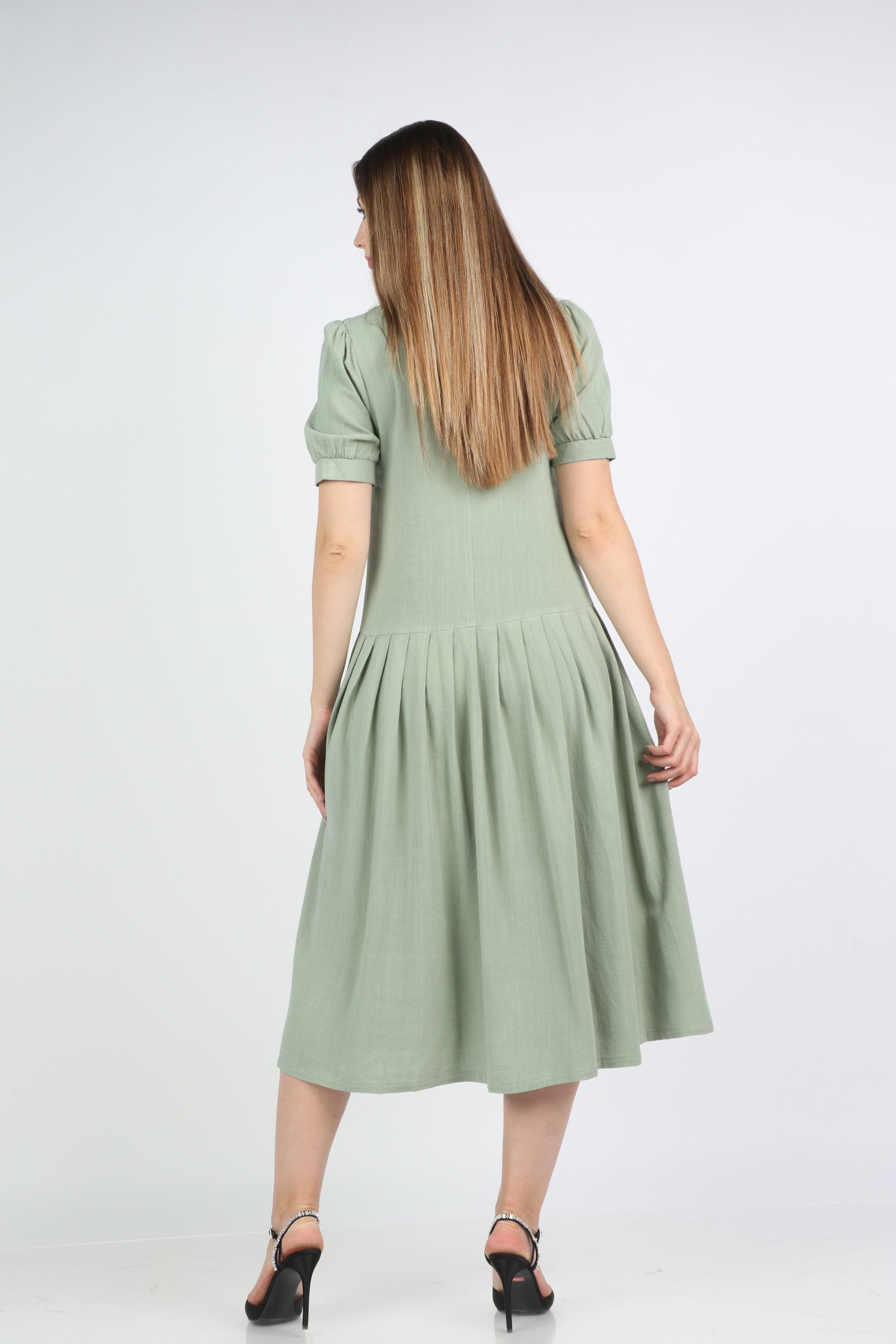 نتشي فستان ميدي كلوش سادة بكم قصير