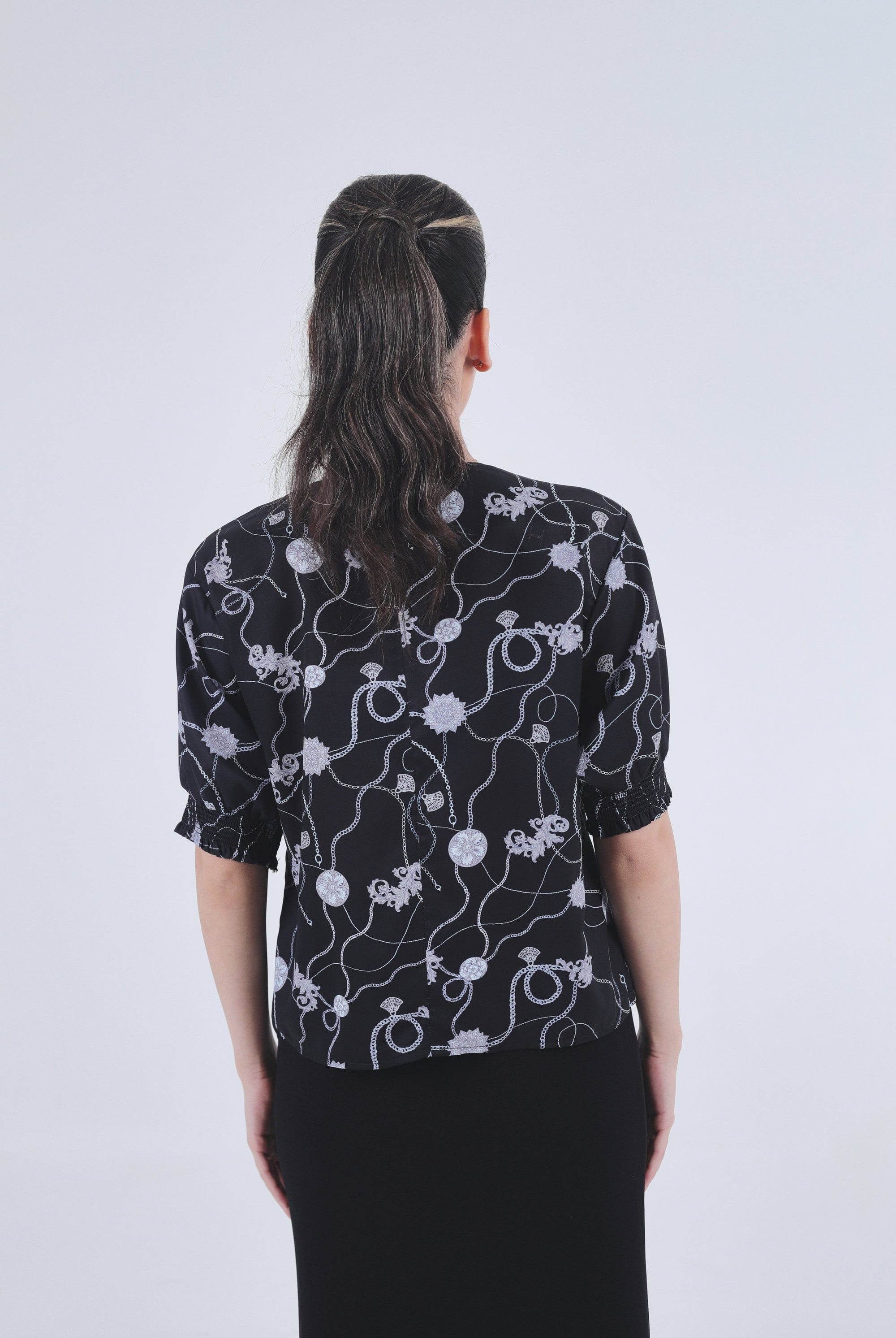 نتشي بلوزة منقوشة بكم قصير منفوخ نسائي