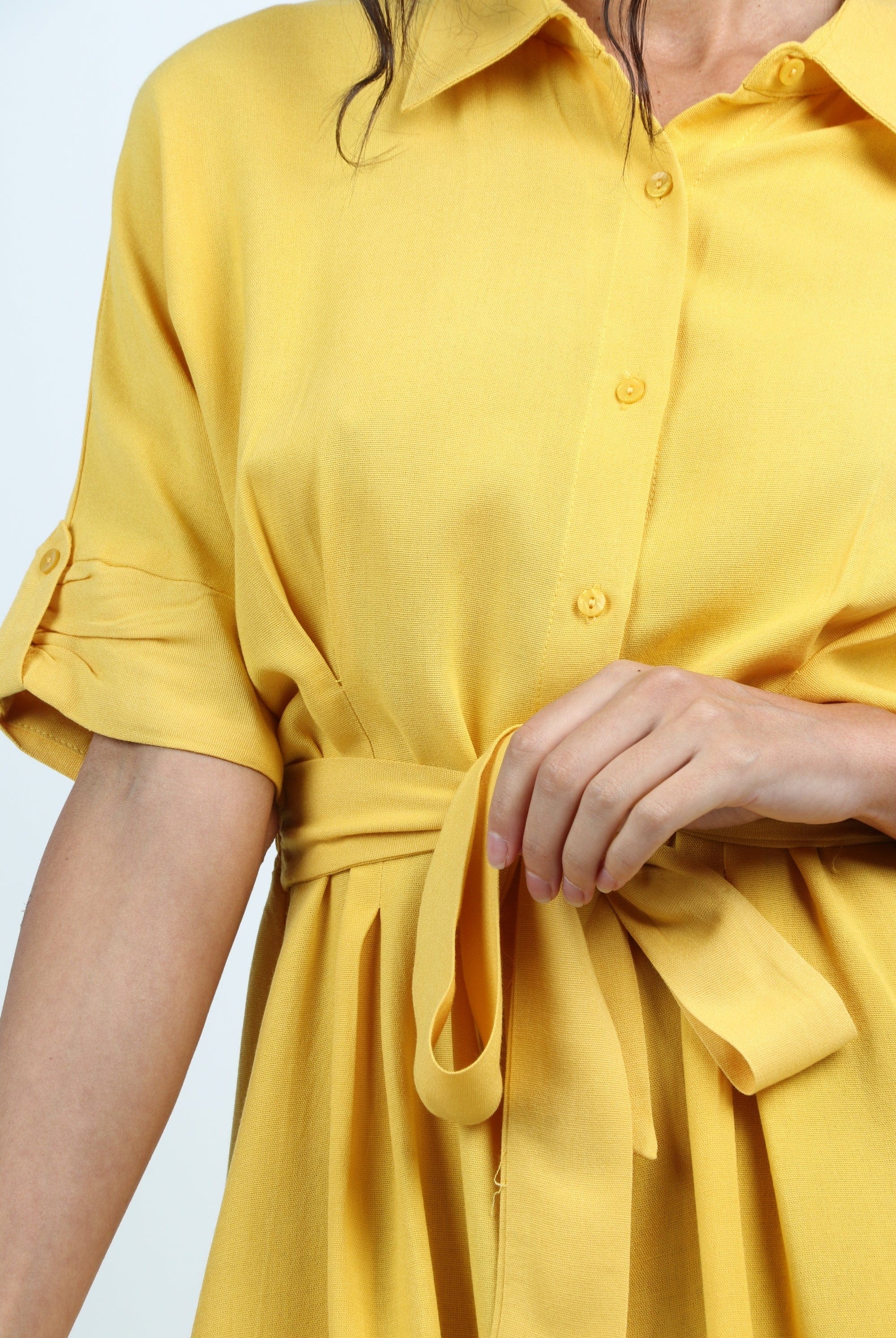 نتشي قميص طويل بأزرار أمامية وحزام على الخصر نص كم نسائي