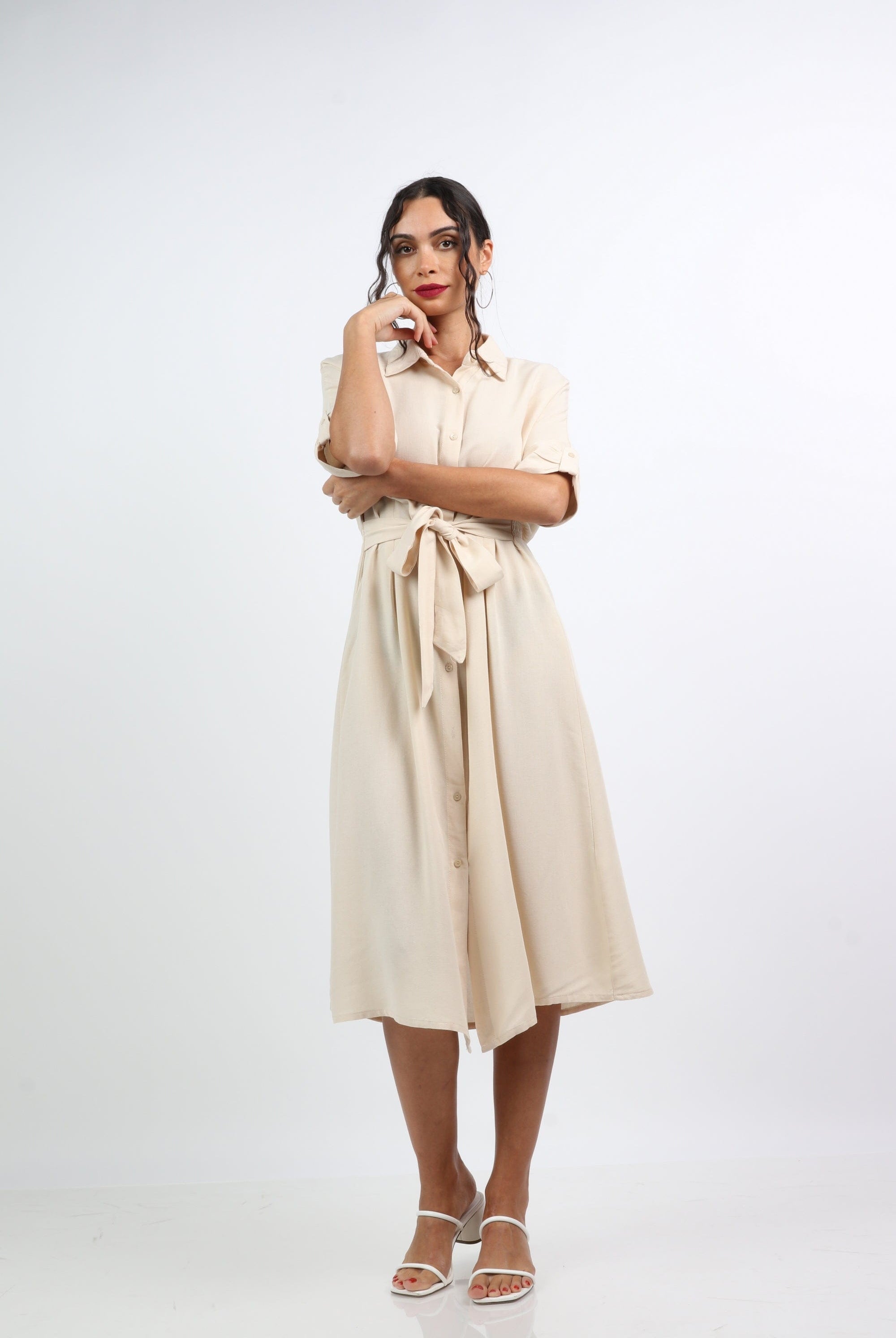 نتشي قميص طويل بأزرار أمامية وحزام على الخصر نص كم نسائي