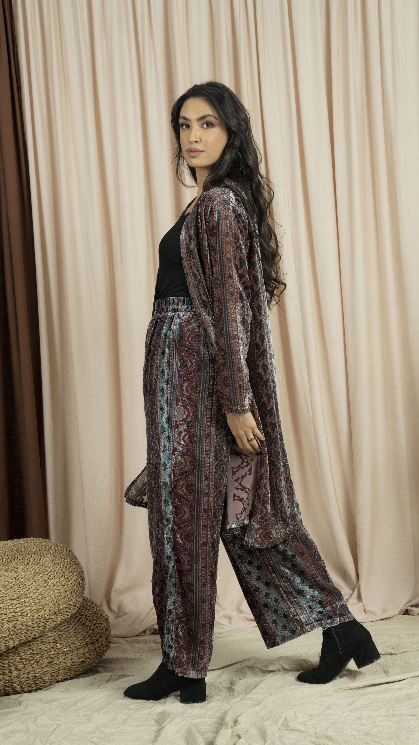 نتشي بنطلون منقوش واسع طويل نسائي