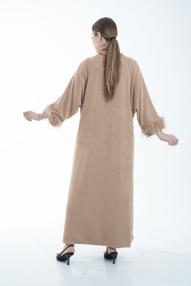 نتشي بالطو نسائي بأكمام طويلة مزين بفرو وجيوب أمامية