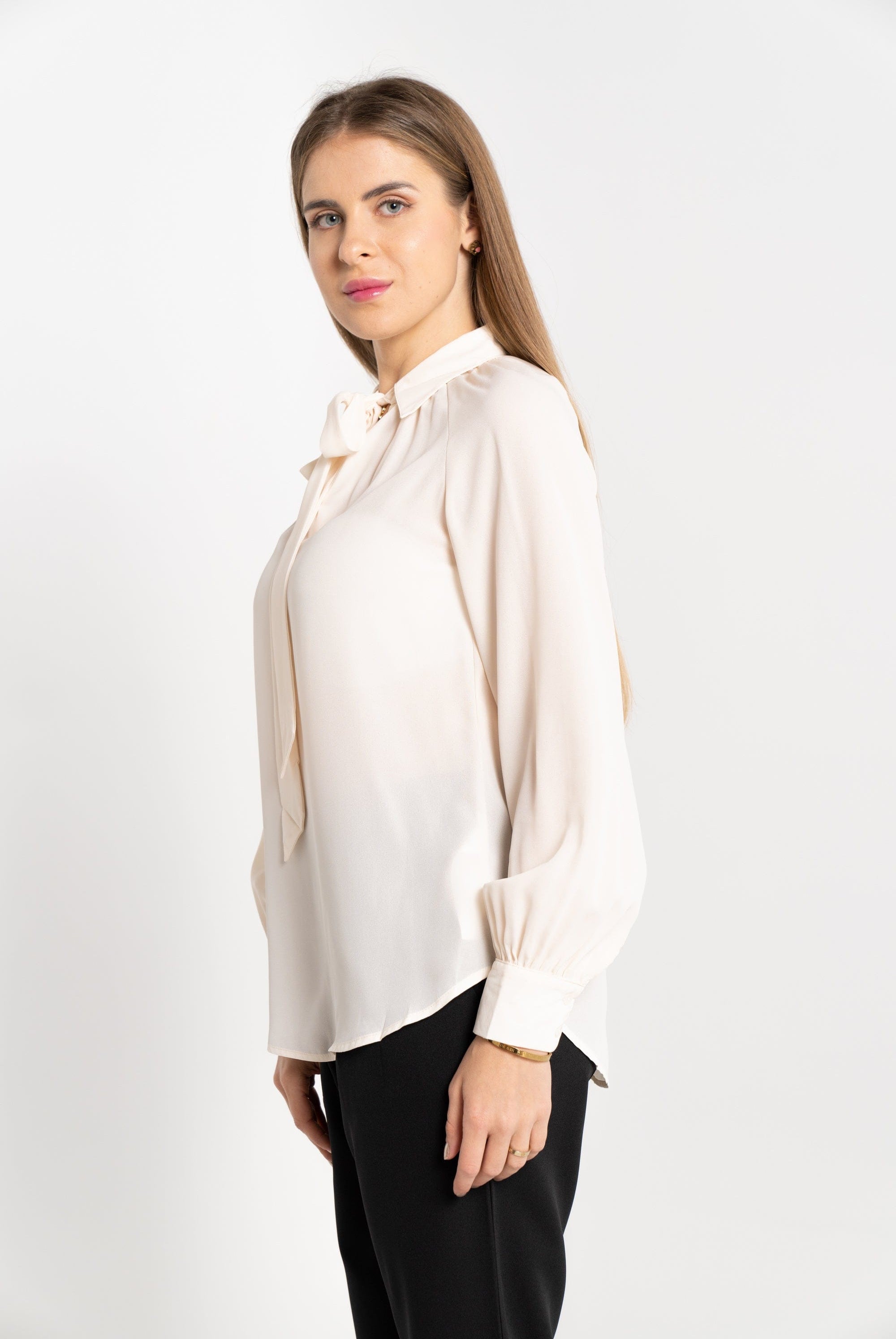 نتشي بلوزة رسمية سادة بياقة وربطة عنق كم طويل