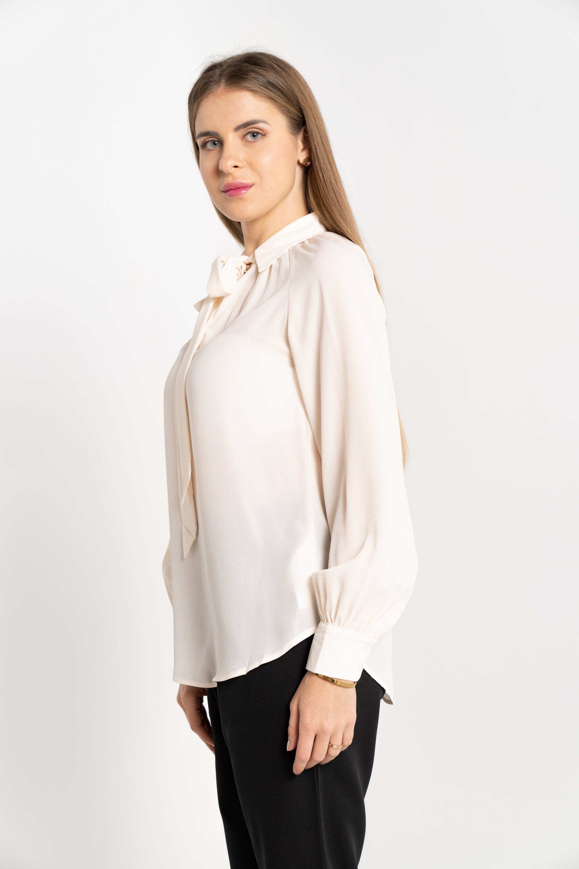 نتشي بلوزة رسمية سادة بياقة وربطة عنق كم طويل