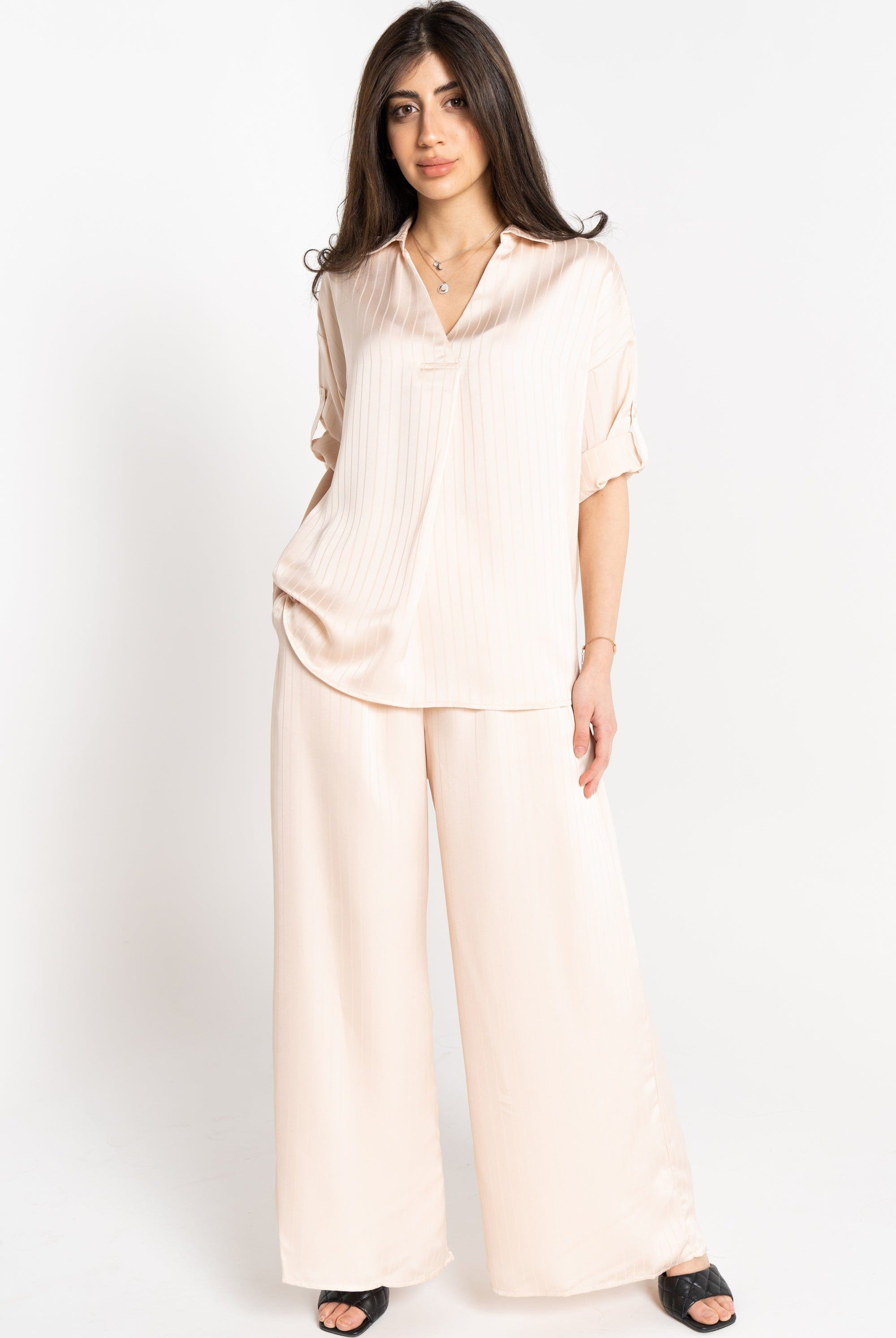 نتشي بلوزة نسائية سادة بياقة عريضة وفتحة رقبة سبعة