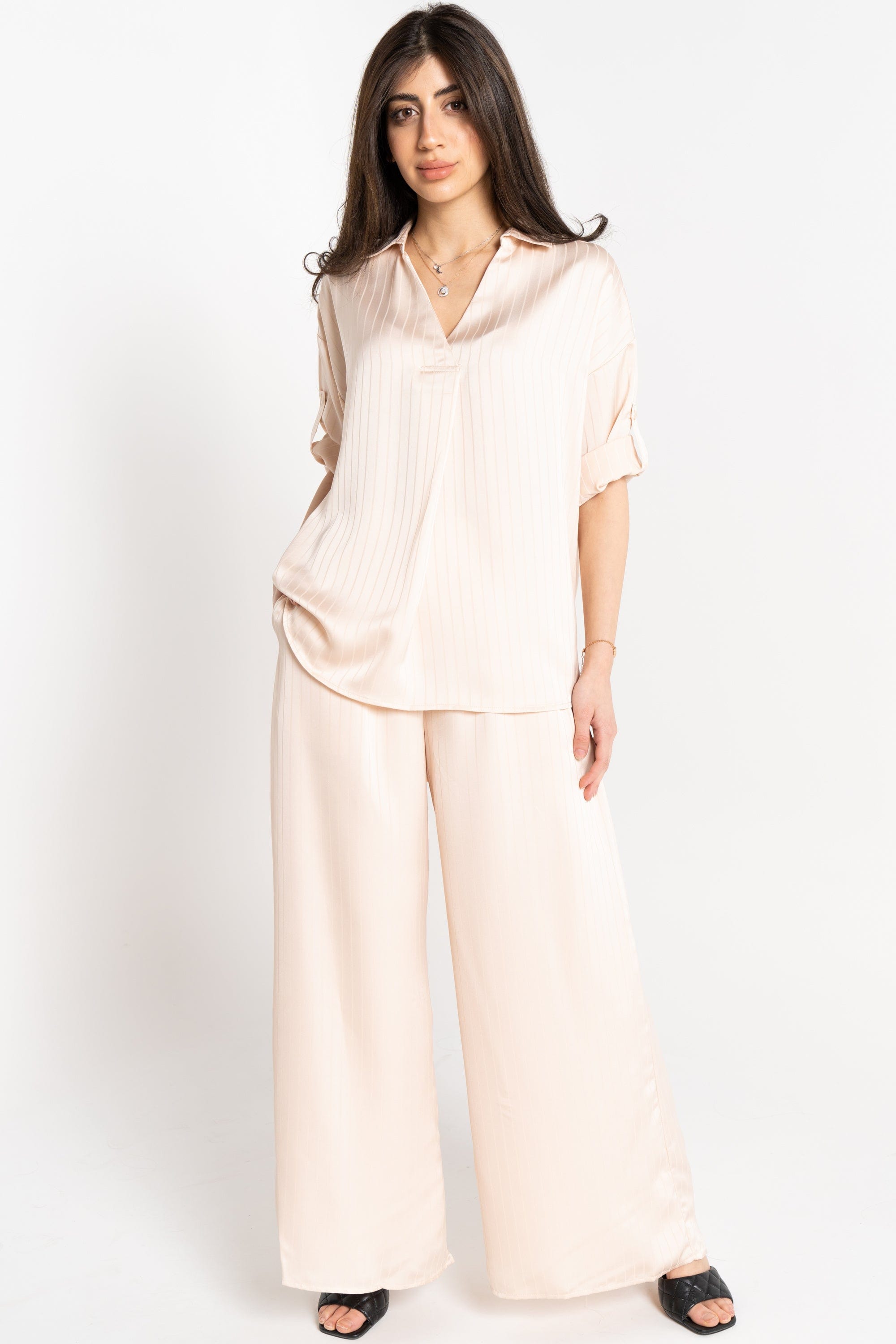 نتشي بلوزة نسائية سادة بياقة عريضة وفتحة رقبة سبعة