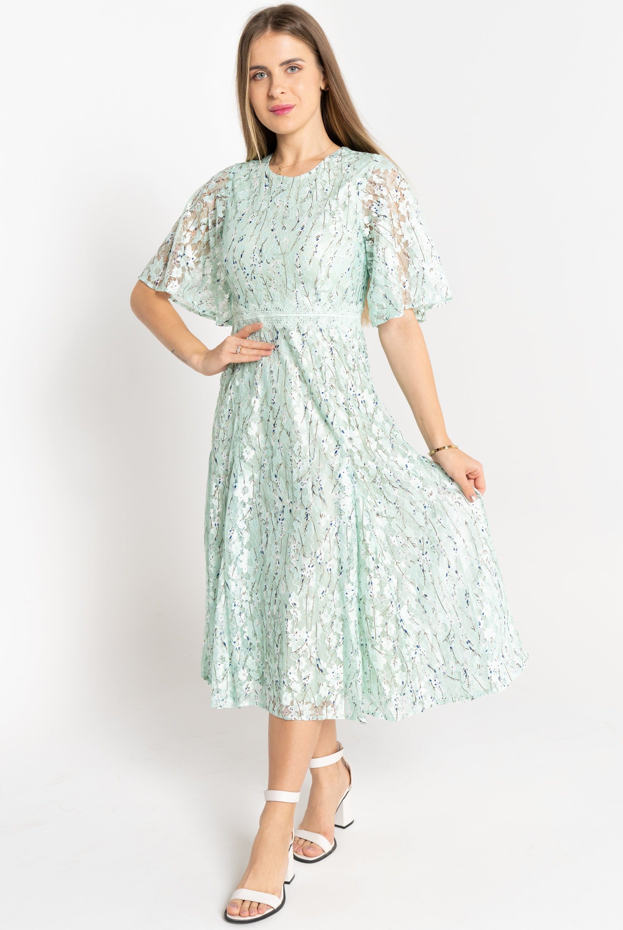 نتشي فستان ميدي بأكمام فراشة بياقة دائرية