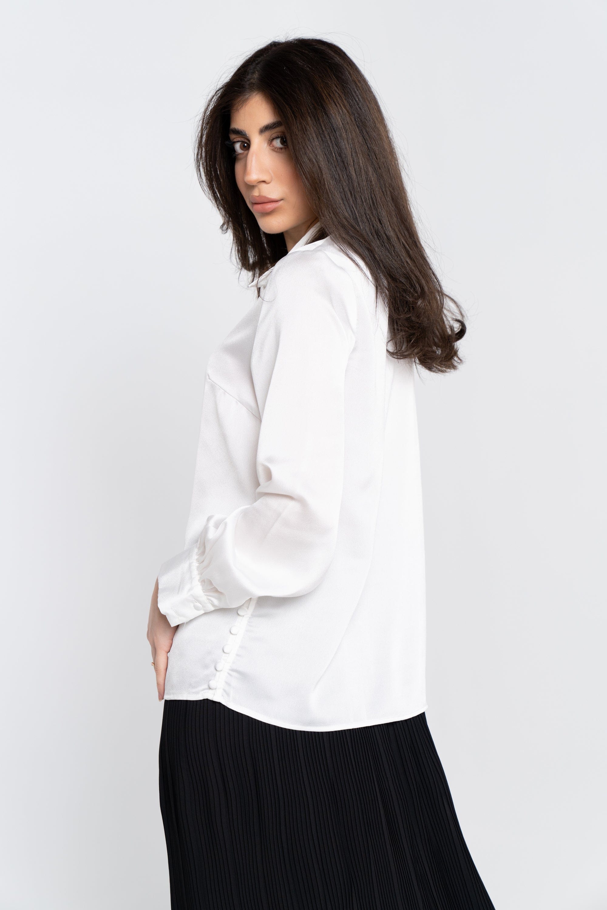 نتشي قميص سادة بأزرار أمامية وجانبية نسائي