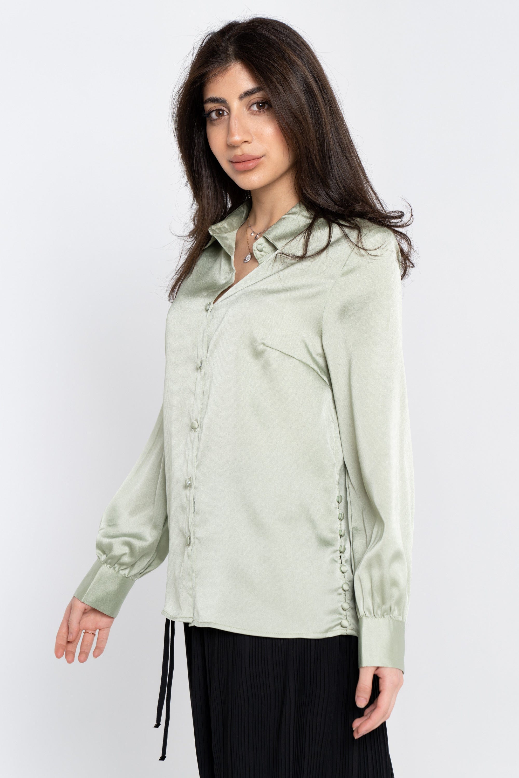 نتشي قميص سادة بأزرار أمامية وجانبية نسائي