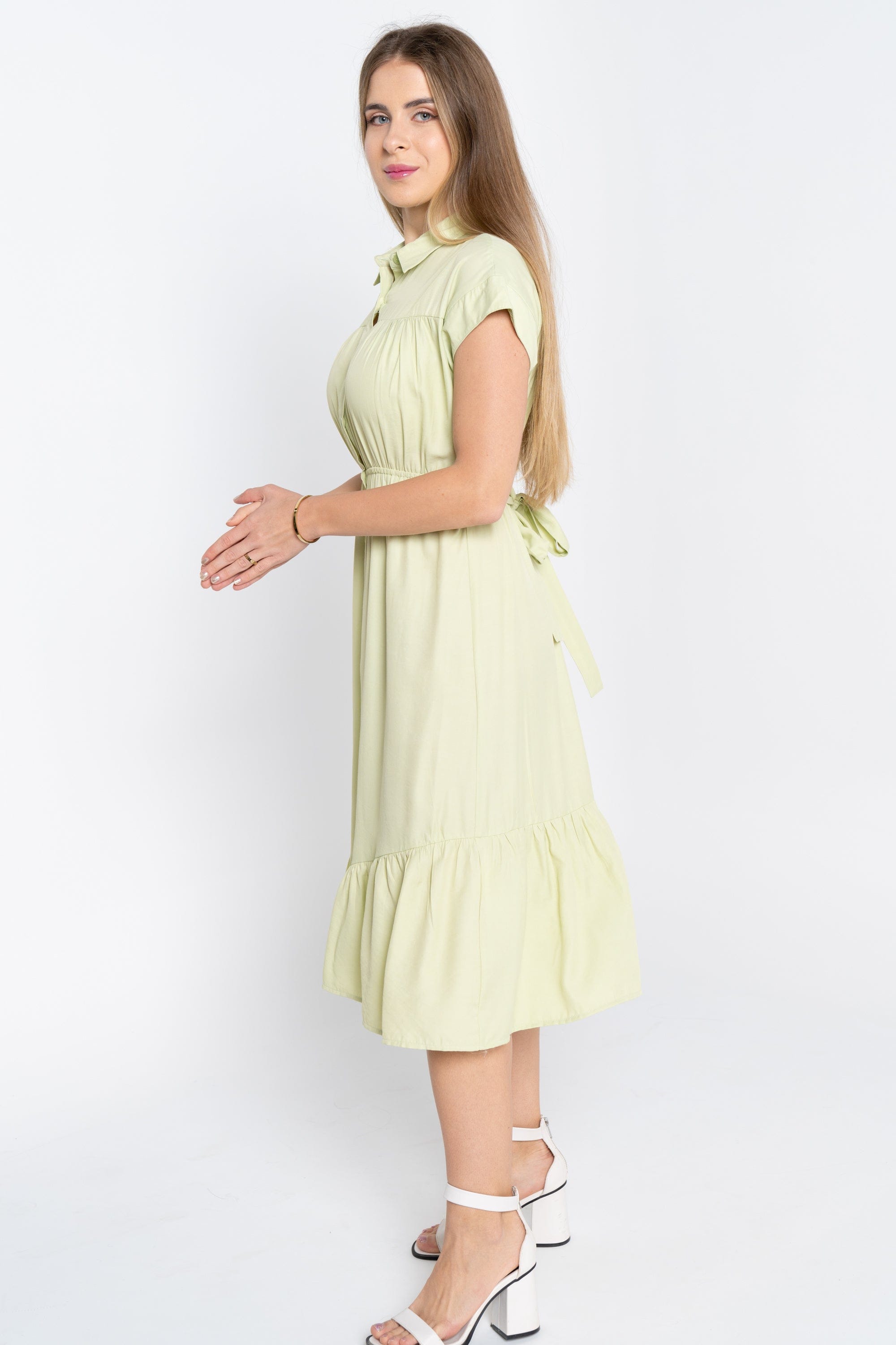 نتشي فستان ميدي تصميم قميص بأكمام قصيرة وأزرار أمامية