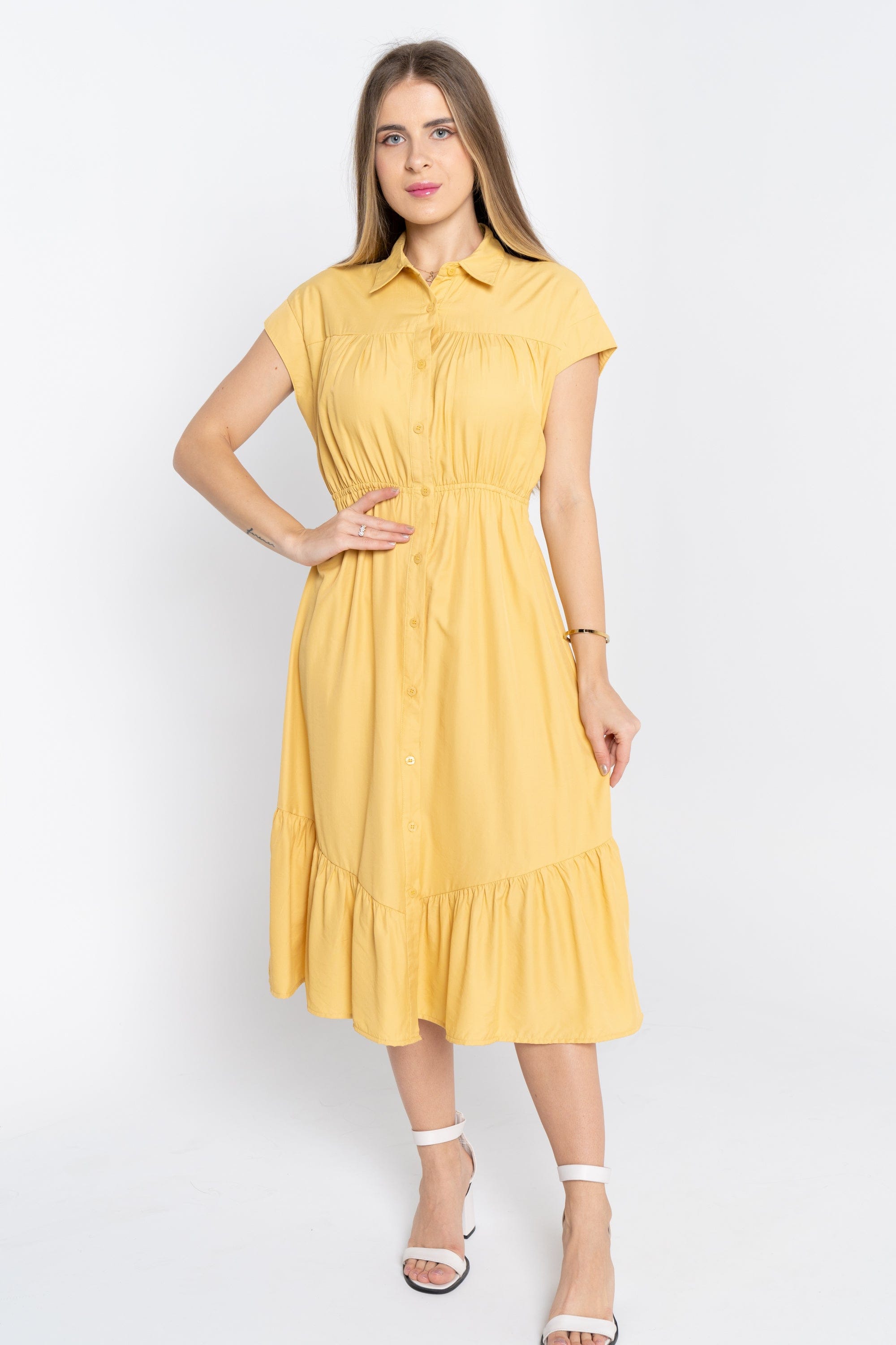 نتشي فستان ميدي تصميم قميص بأكمام قصيرة وأزرار أمامية