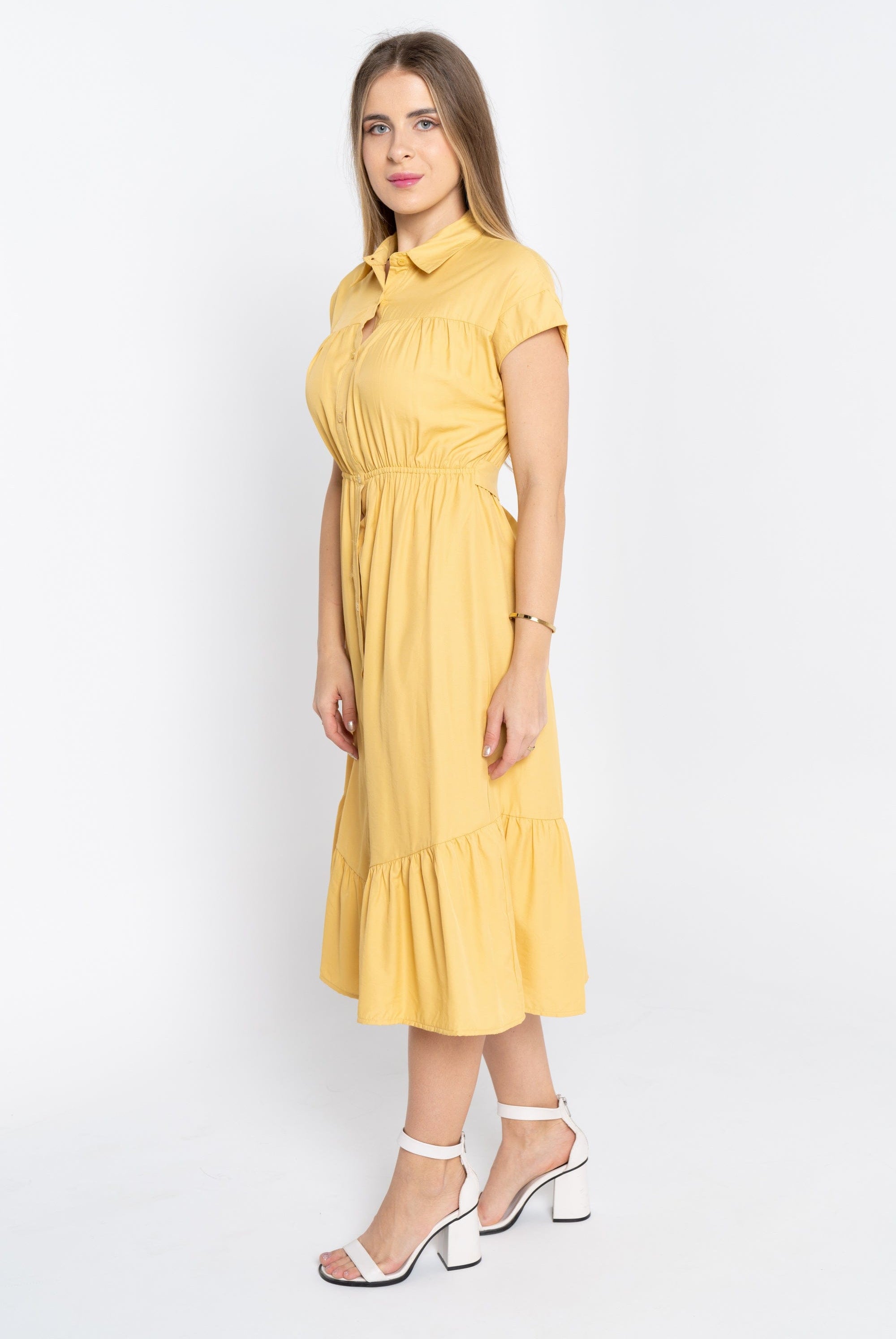 نتشي فستان ميدي تصميم قميص بأكمام قصيرة وأزرار أمامية