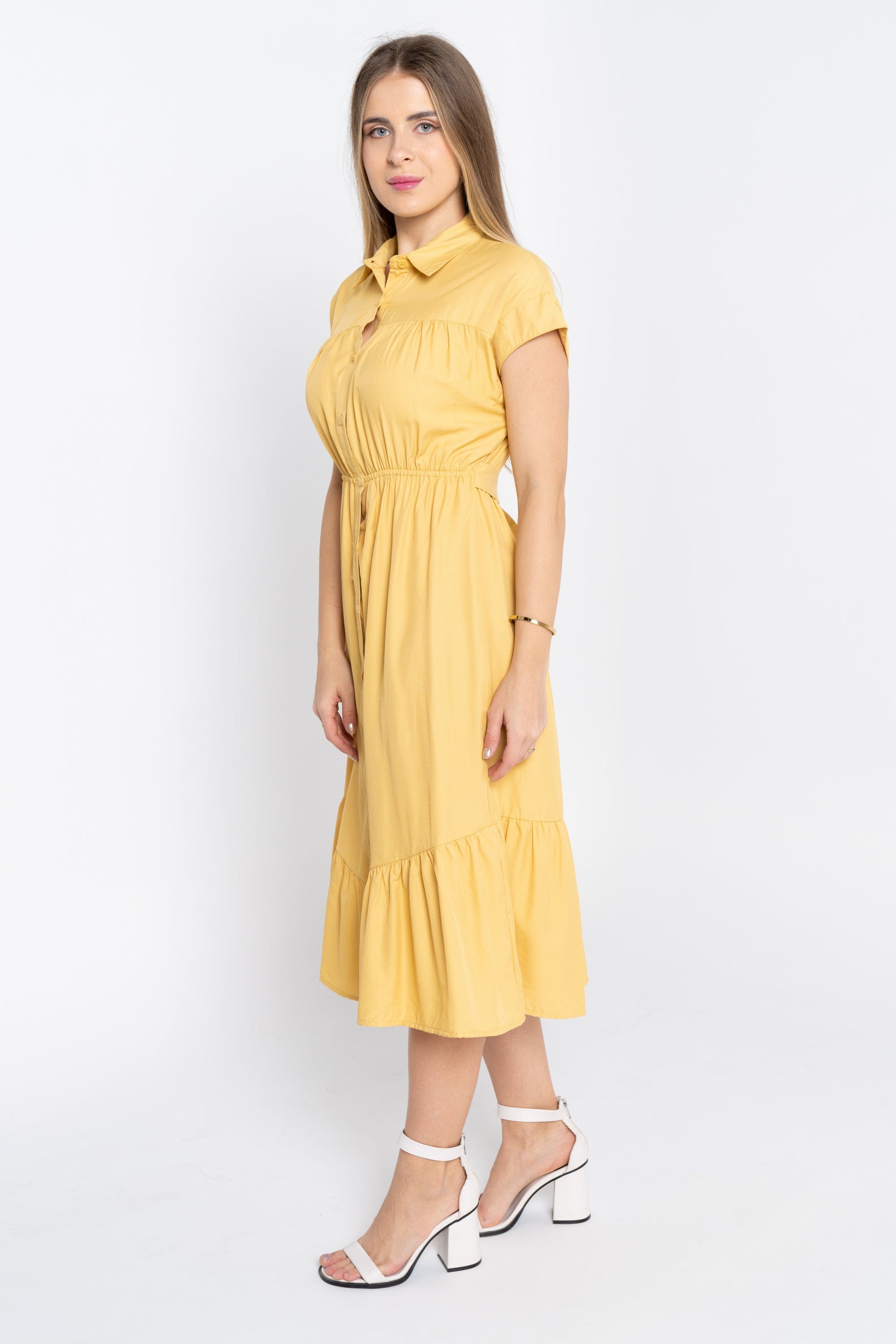 نتشي فستان ميدي تصميم قميص بأكمام قصيرة وأزرار أمامية