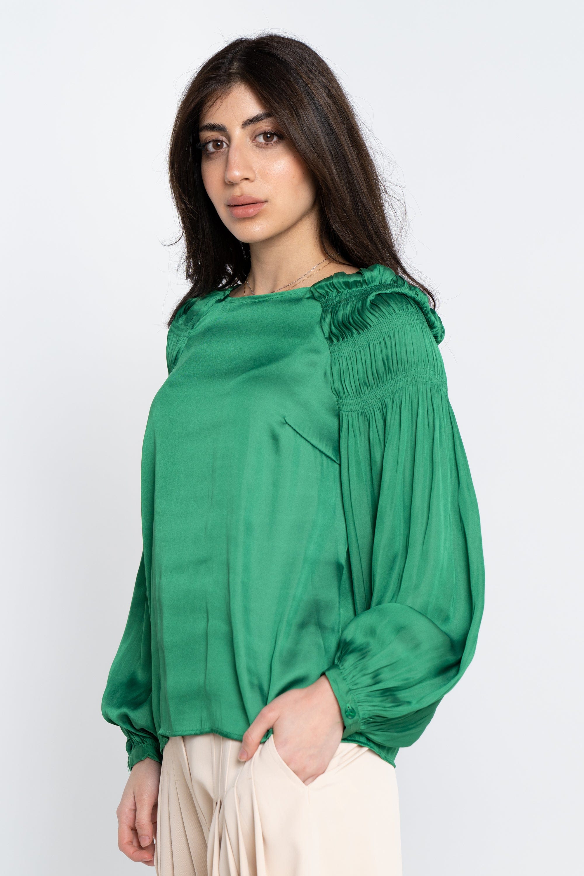 نتشي بلوزة سادة أكمام طويلة بف مكشكشة من الأكتاف نسائي