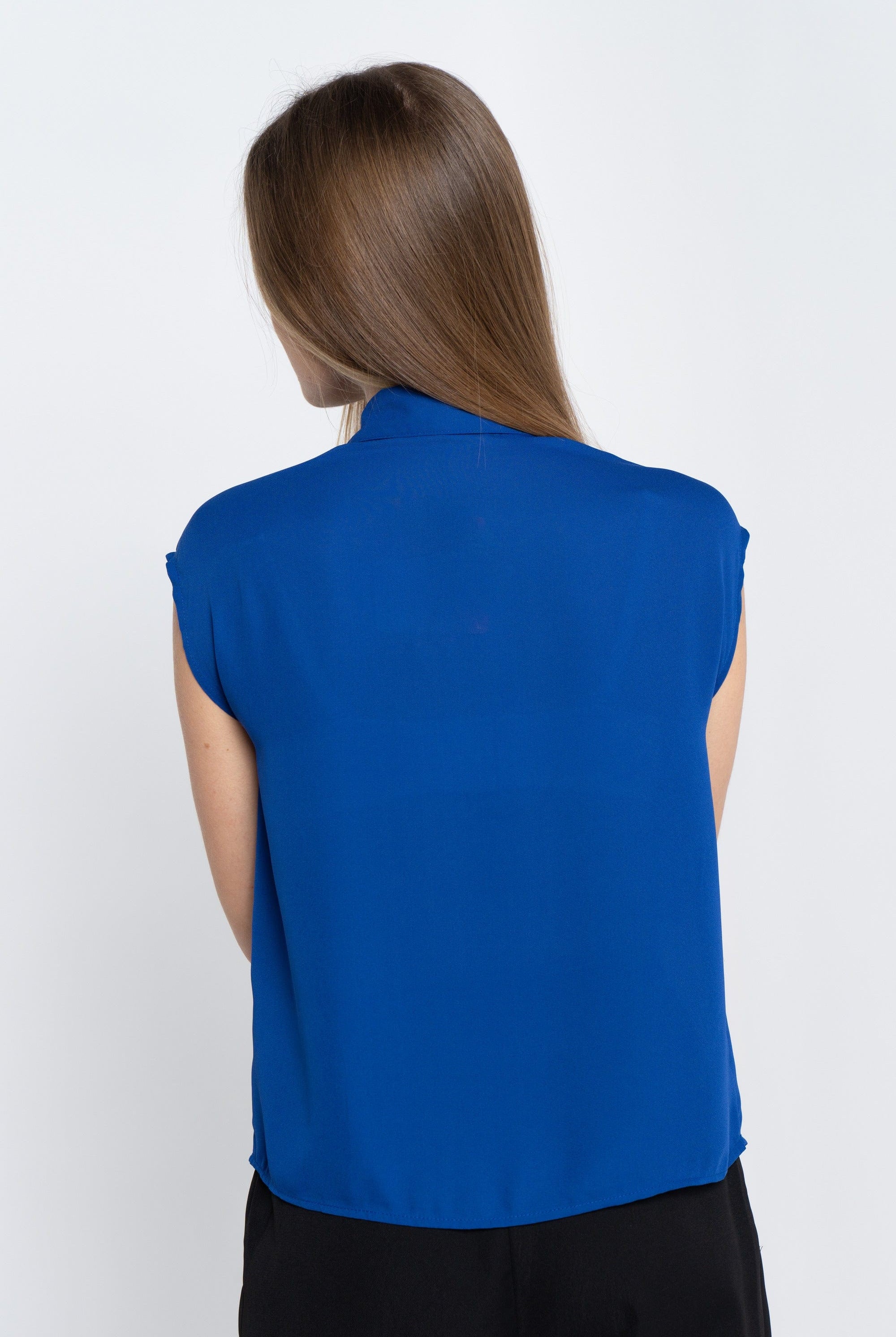 نتشي بلوزة كلاسيك سادة أكمام قصيرة مع ياقة فيونكة نسائي