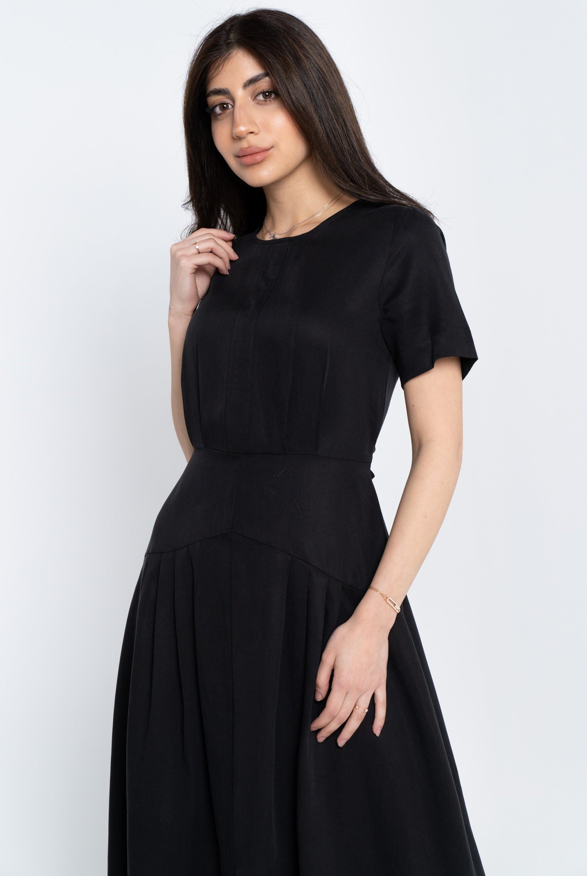 نتشي فستان سادة مخصر طويل كم قصير نسائي