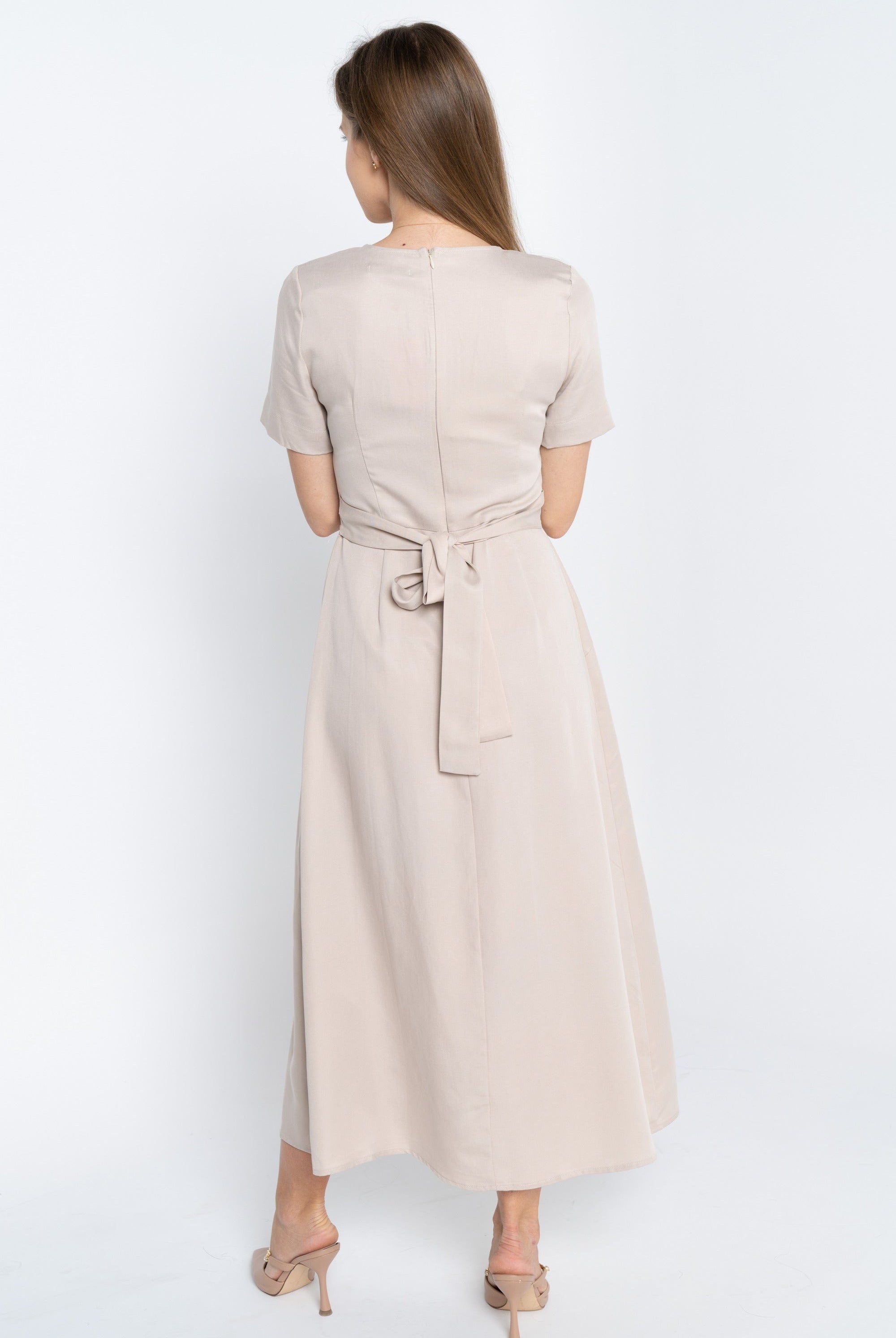 نتشي فستان سادة مخصر طويل كم قصير نسائي